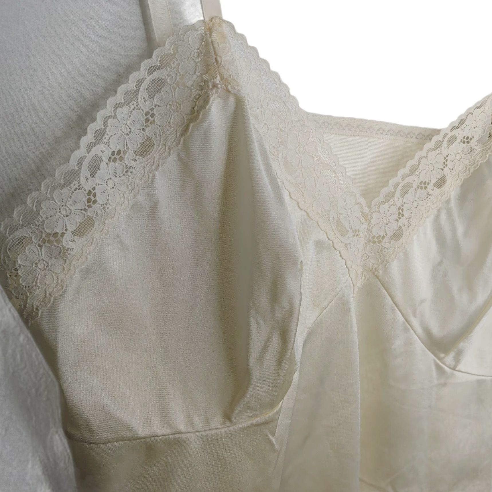 Vintage VINTAGE Vanity Fair Jentell Camisole Shirt Women 38 Ivory Lace Nylon Adjustable Straps 17.5" USA Womens Size ONE SIZE - 4 Thumbnail
