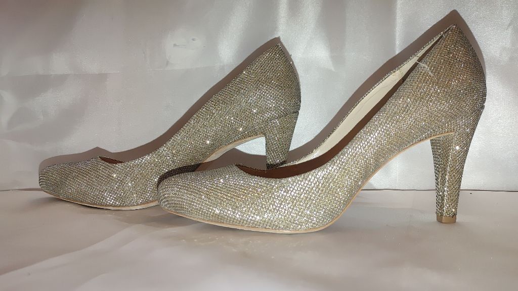 Vince Camuto Vince Camuto Kardi Gold Pumps Size 8.5M Size US 8.5 / IT 38.5 - 3 Thumbnail