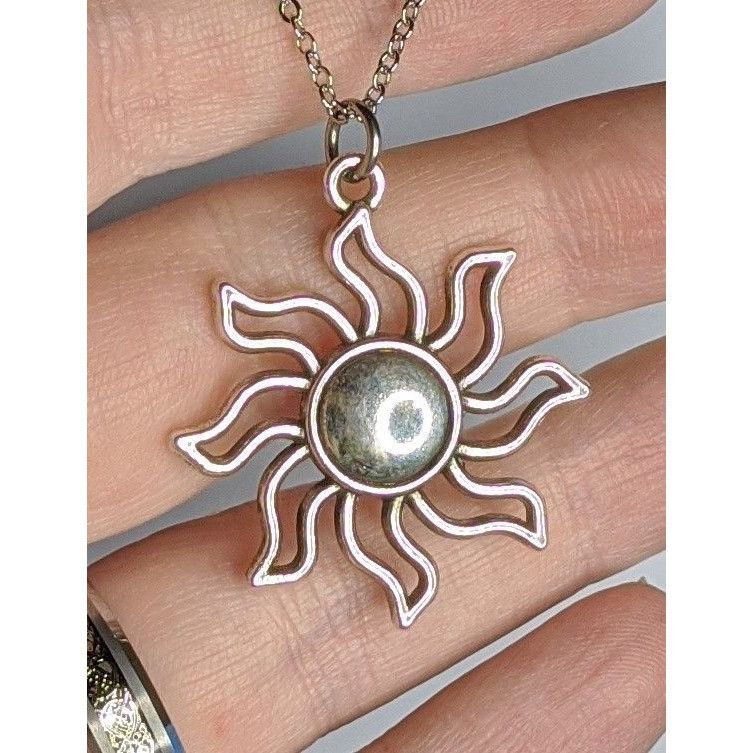 Other Vintage 90s Sun Silver Tone Pendant Necklace Size ONE SIZE - 1 Thumbnail