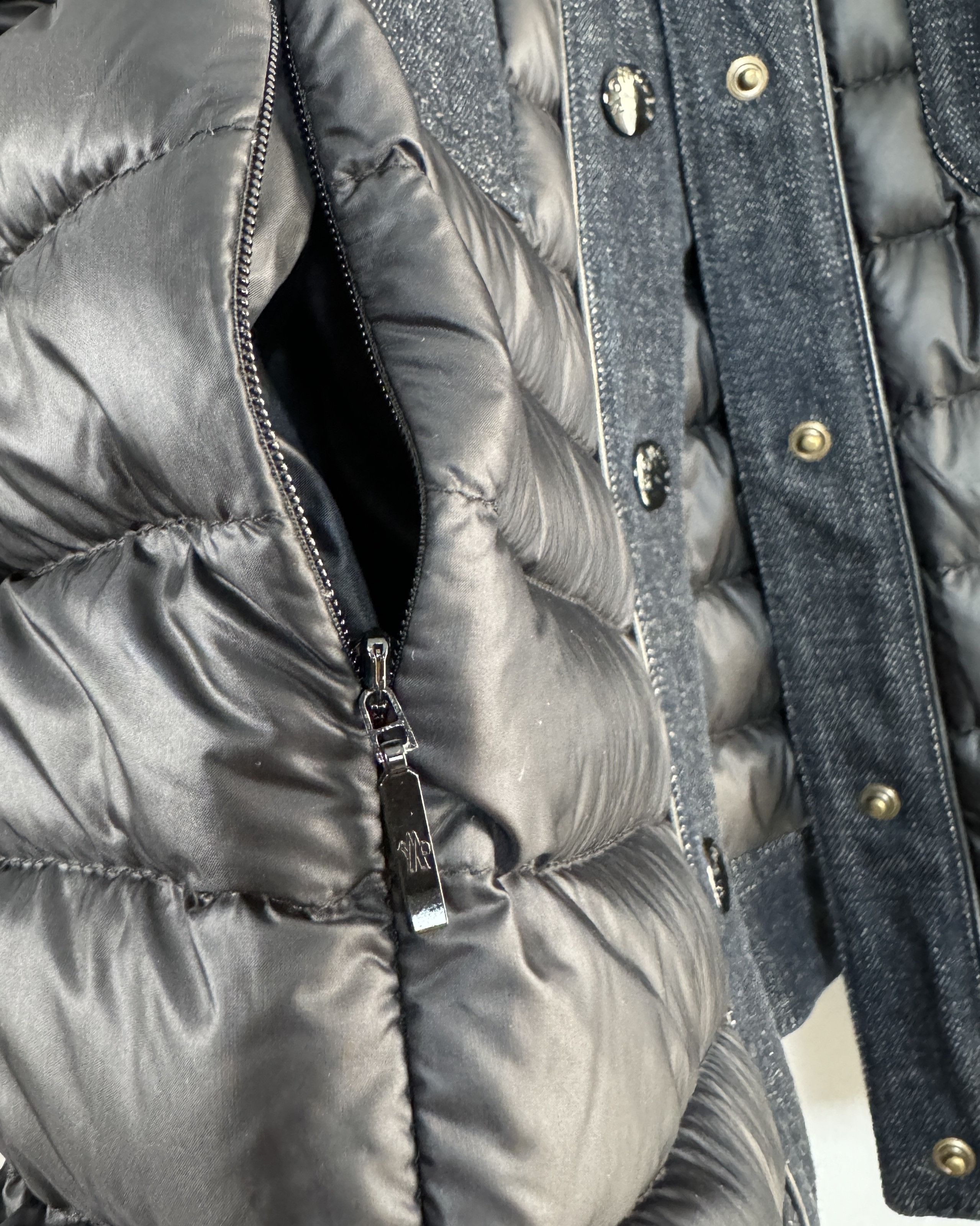 Moncler Moncler Ambert Down Jacket Puffer Denim Trimmed Navy Size 3 Size M / US 6-8 / IT 42-44 - 15 Thumbnail