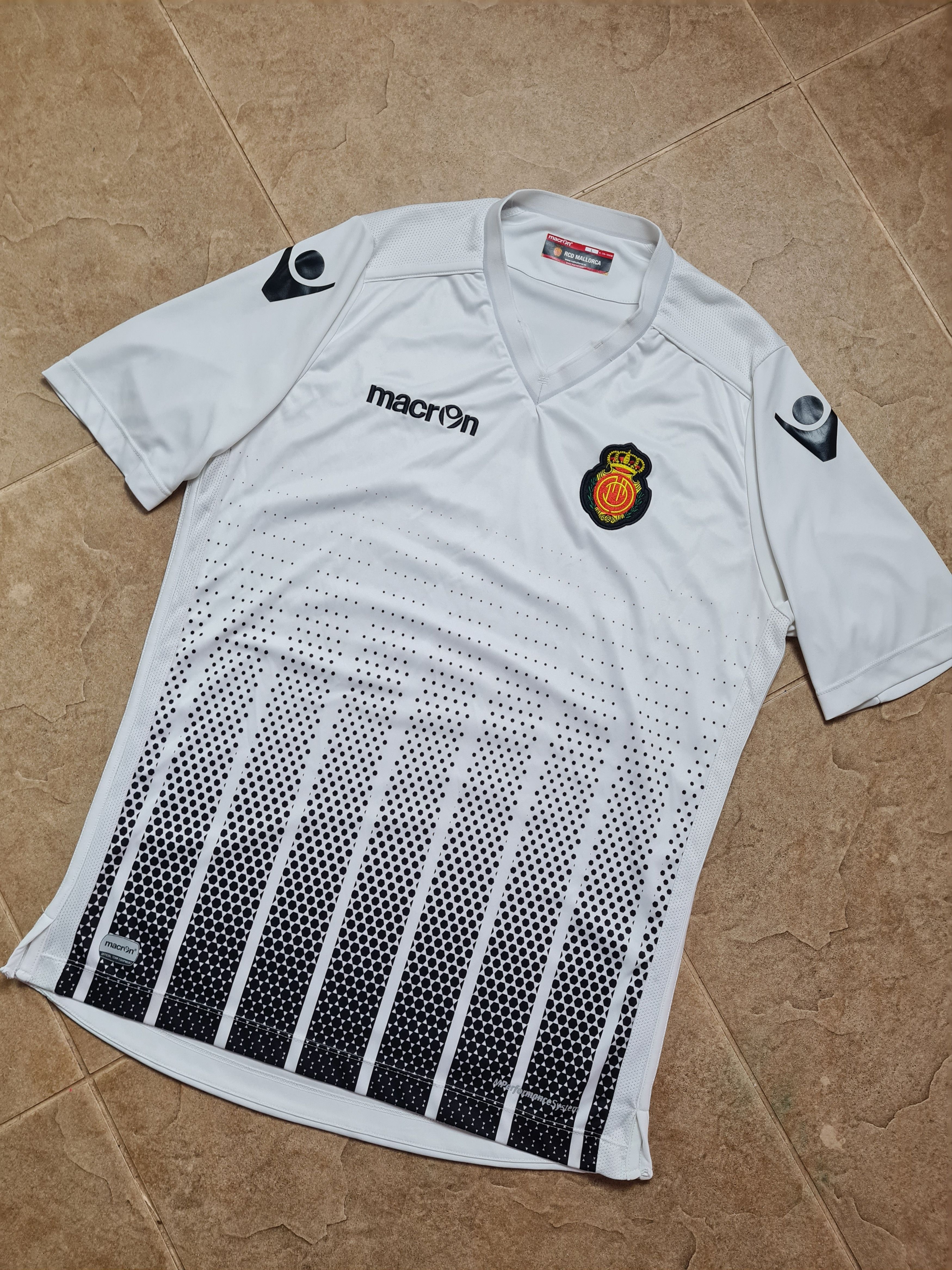 Macron MACRON WHITE REAL MALLORKA 2015/2016 AWAY FOOTBALL SHIRT Size US L / EU 52-54 / 3 - 4 Thumbnail
