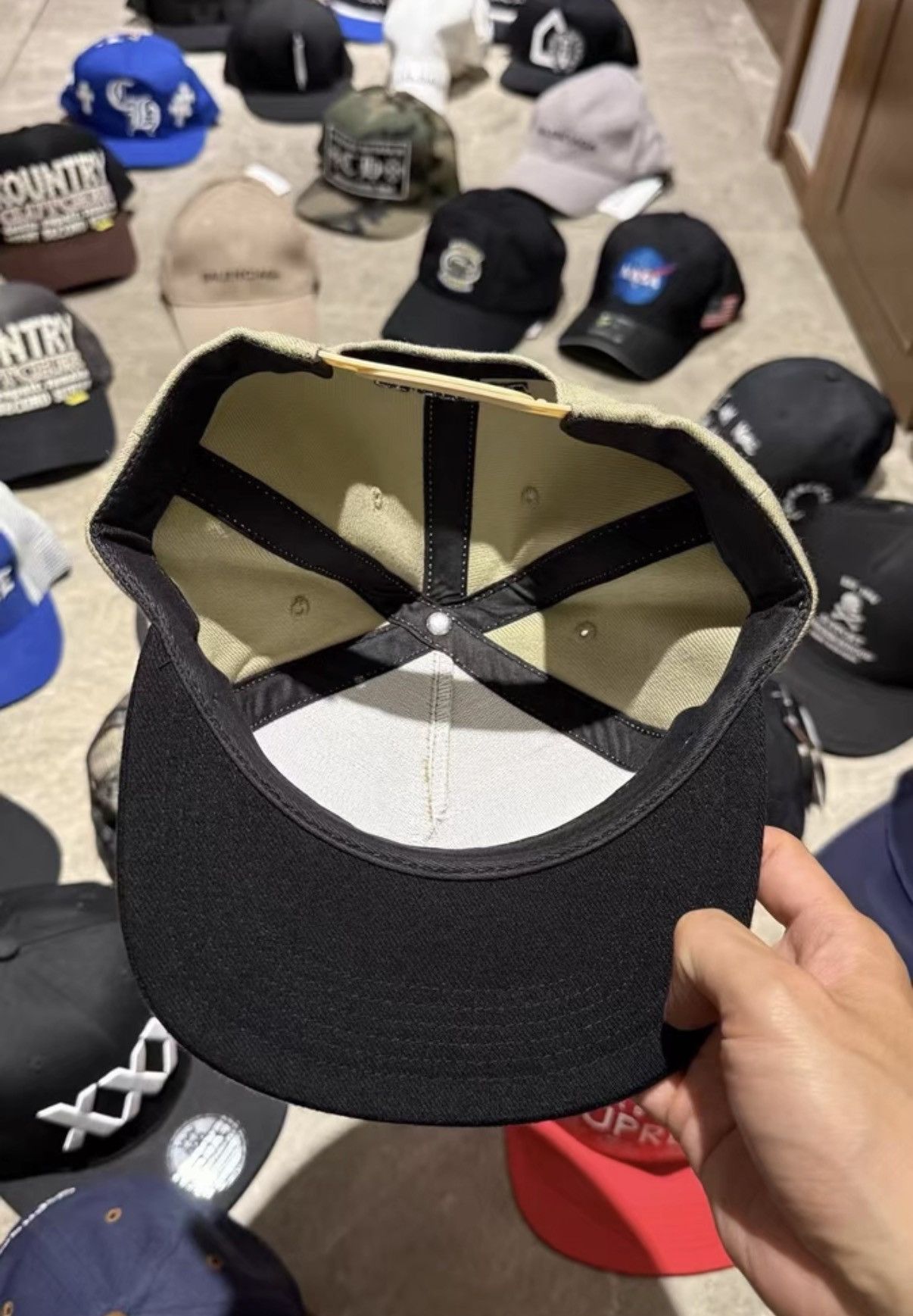 Supreme Supreme Embroidered Baseball Cap in Black Size ONE SIZE - 5 Thumbnail