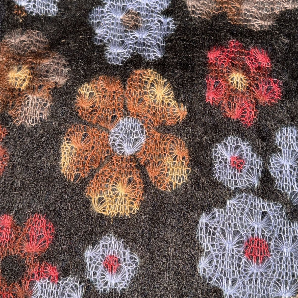 Vintage Vintage black floral embroidered scarf Size ONE SIZE - 3 Thumbnail