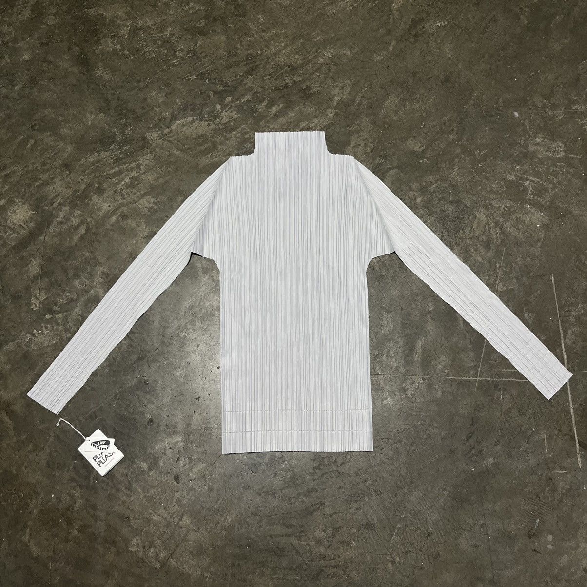 Homme Plisse Issey Miyake × Issey Miyake × Pleats Please Issey Miyake ISSEY MIYAKE SOFT PLEATS LONG SLEEVED TOP IN GREY Size ONE SIZE - 5 Thumbnail