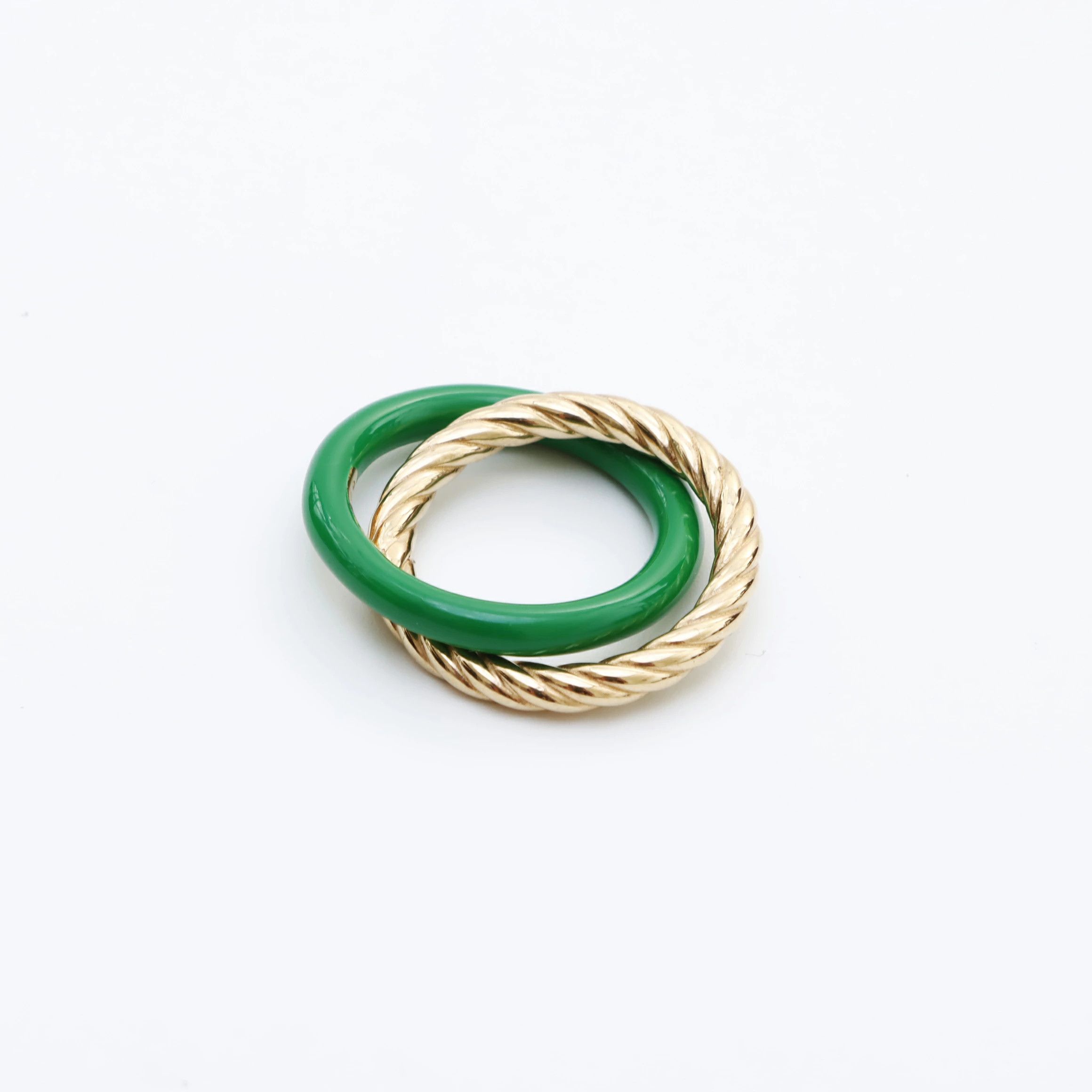 o1n1vont0425 Size: 17 / Ring in Gold/Parakeet