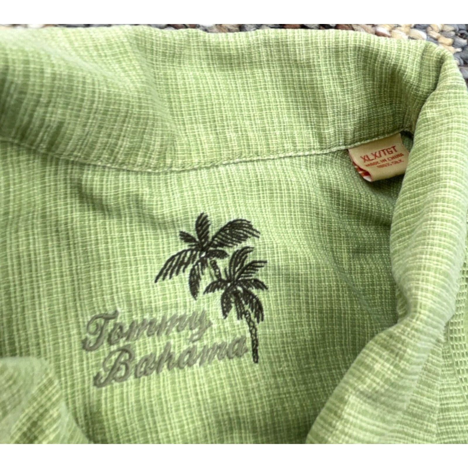 Tommy Bahama Tommy Bahama Shirt Men XL Green Silk Button Up Hawaiian Palm Camp Hula Adult Size US XL / EU 56 / 4 - 3 Thumbnail