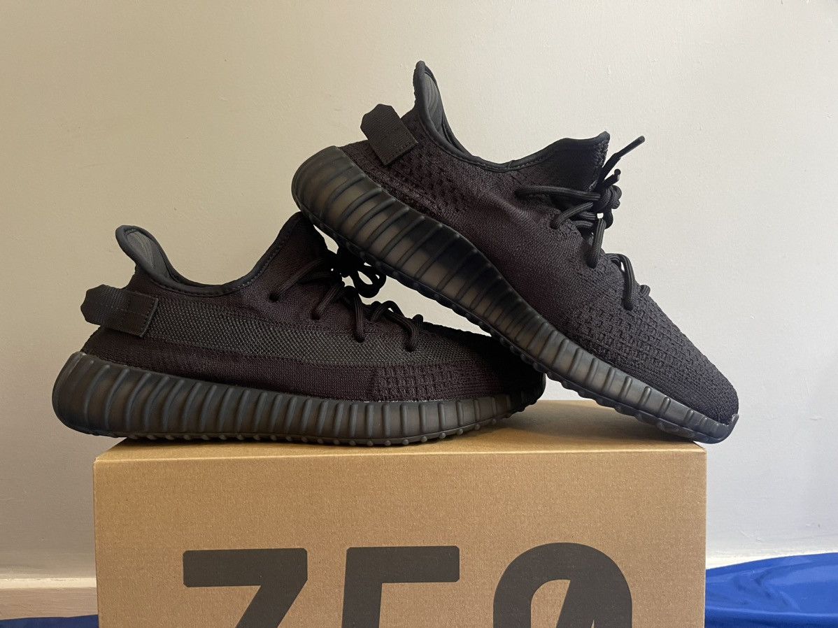Yeezy Yeezy 350 V2 Onyx V2 Size US 10 / EU 43 - 2 Thumbnail
