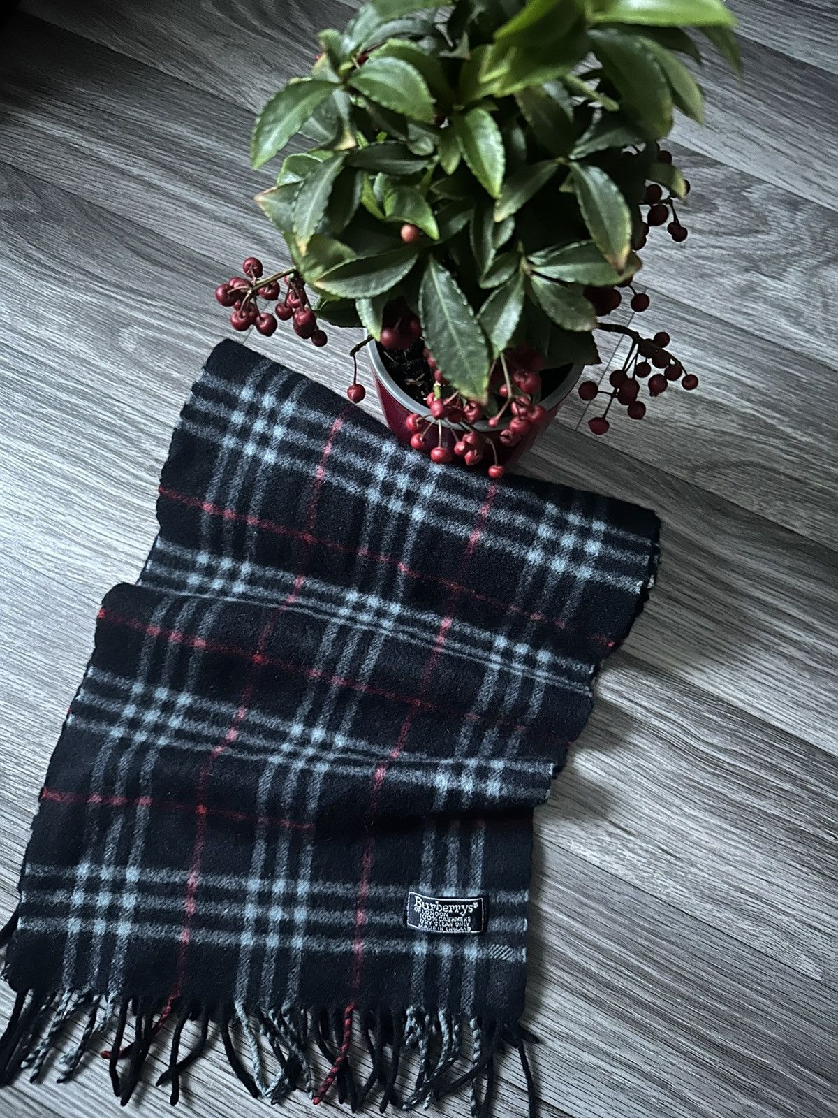 Burberry Vintage Burberry Black Nova Check Cashmere Scarf Size ONE SIZE - 2 Thumbnail
