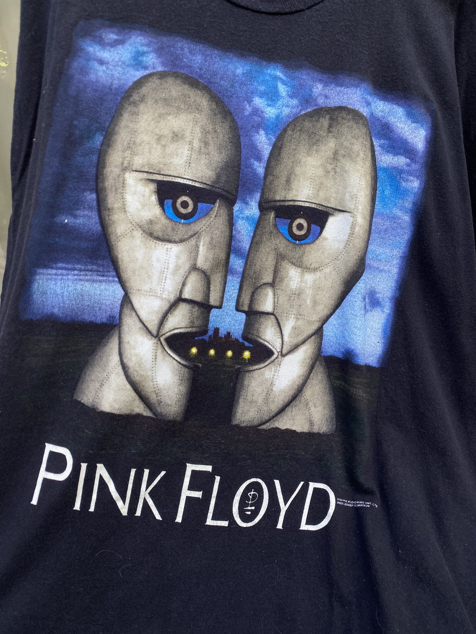 Band Tees × Pink Floyd Vintage Pink Floyd 1994 Shirt European Tour Stone Face Tee 90s Size US XL / EU 56 / 4 - 5 Thumbnail