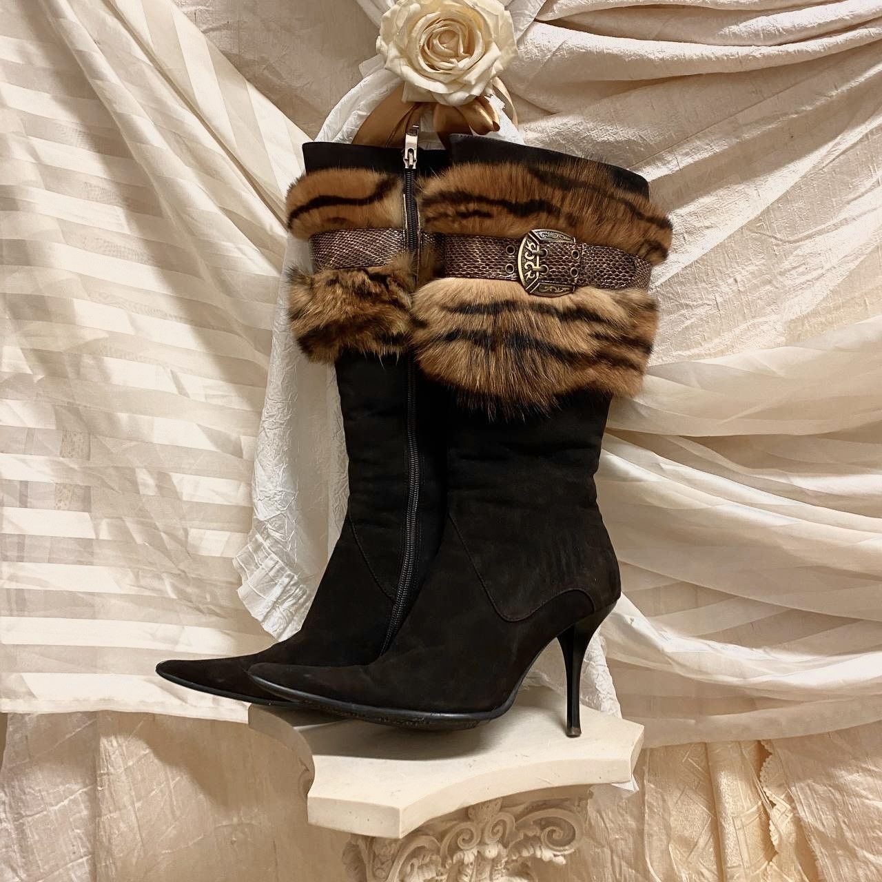 Vintage Vintage dark brown suede rabbit fur heels Size US 7 / IT 37 - 3 Thumbnail