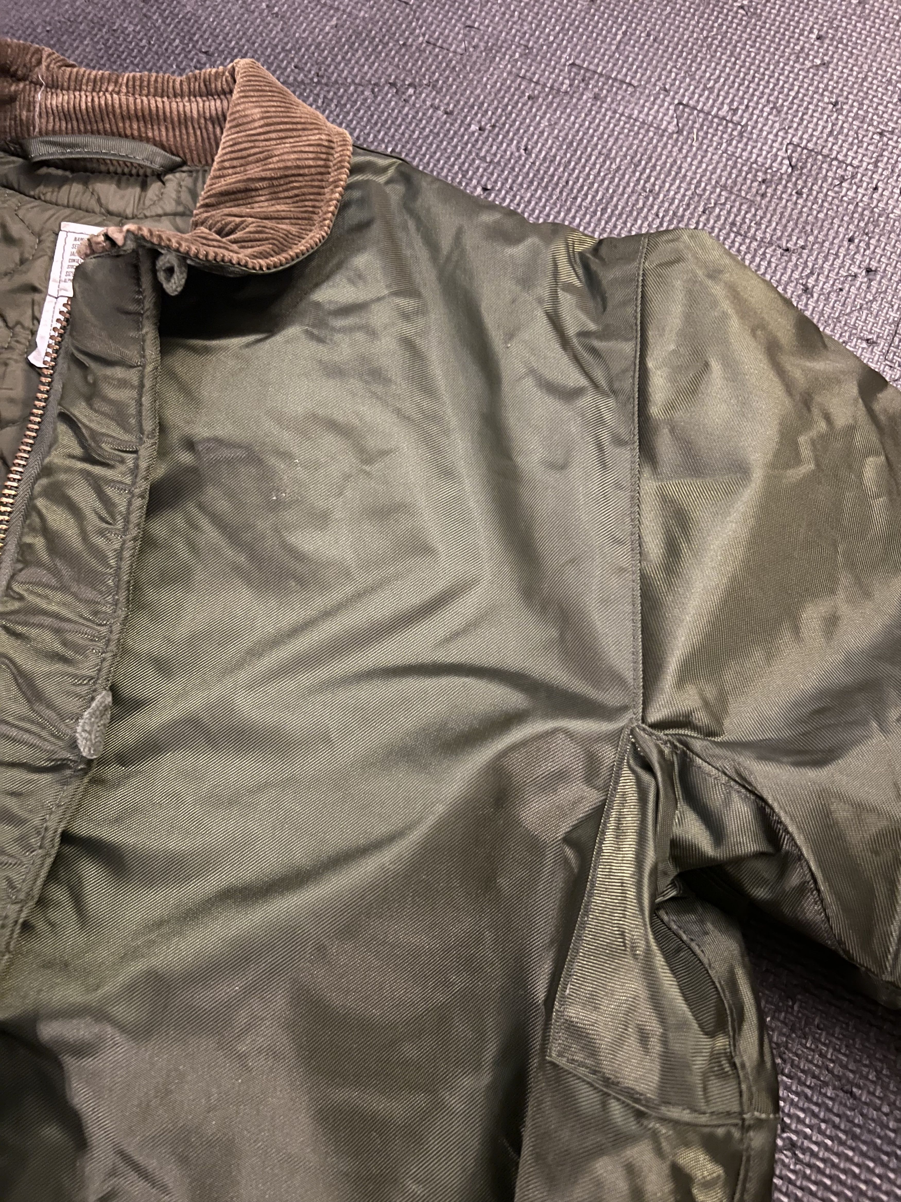 Alpha Industries Alpha Industries U.S. Military CW Bomber Jacket 1986 Vintage Size US L / EU 52-54 / 3 - 7 Thumbnail