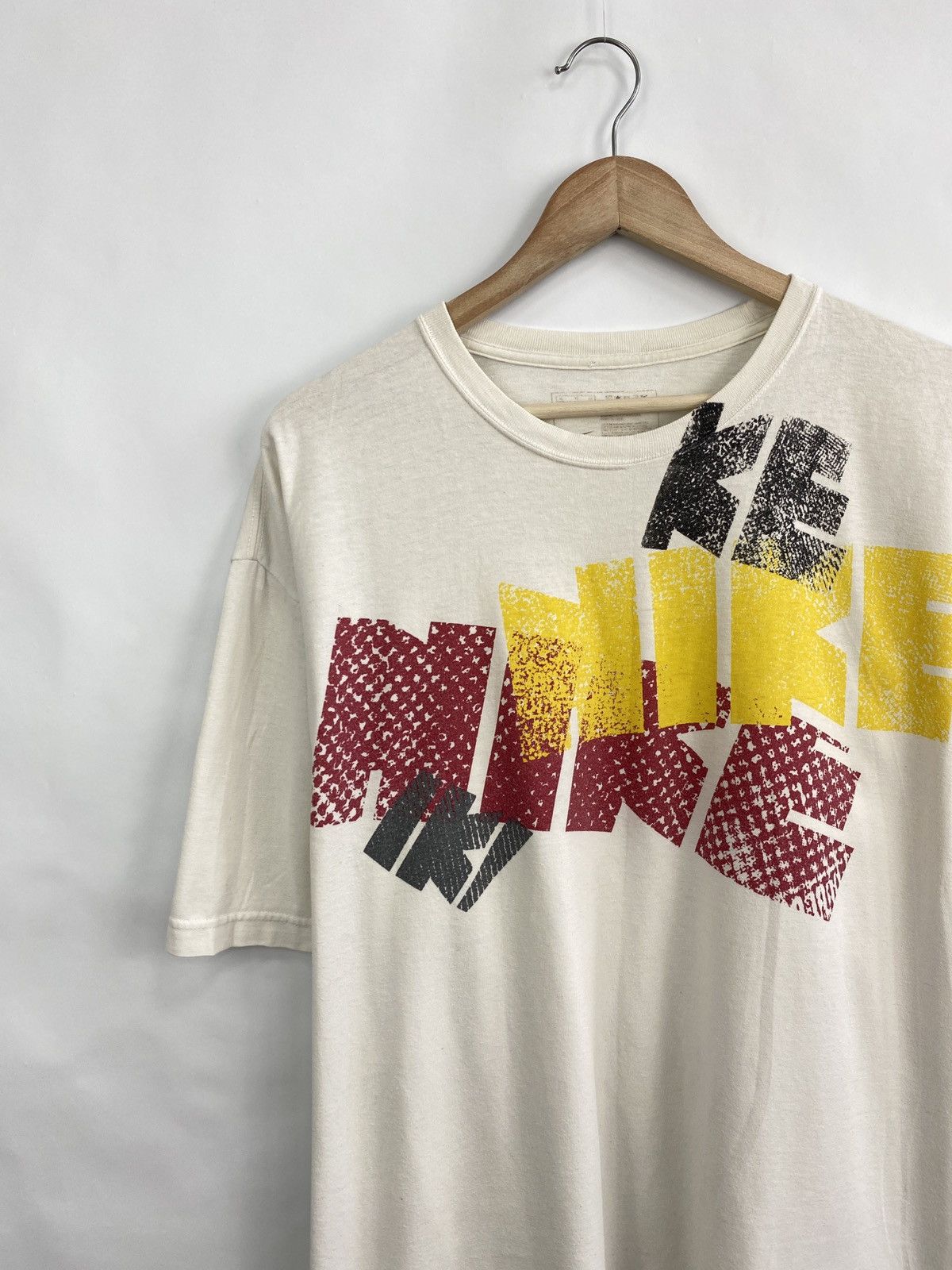 Nike 🇺🇸 Vintage 90s Nike Art Asymmetrical T-Shirt Rare Retro Y2K Size US XL / EU 56 / 4 - 2 Thumbnail