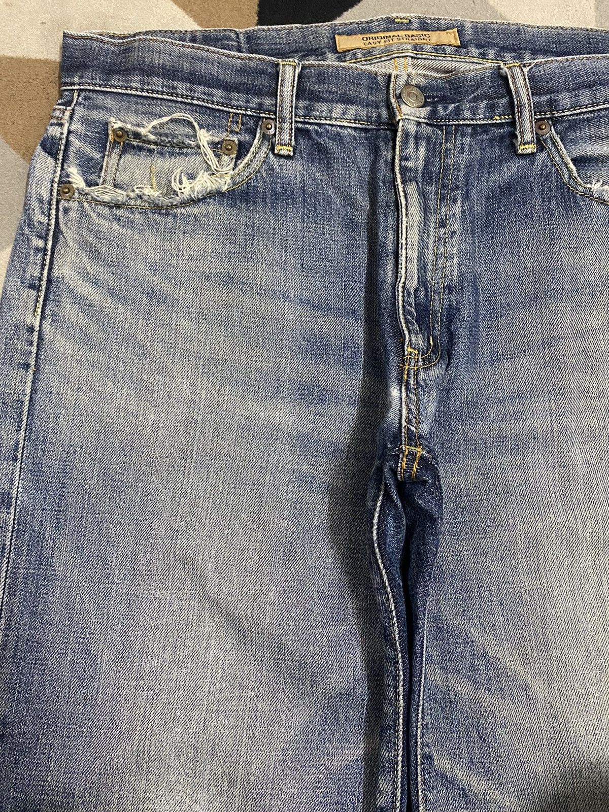 Uniqlo Vintage Japanese Brands Faded Wash Distressed Loose Jeans Size US 34 / EU 50 - 7 Thumbnail