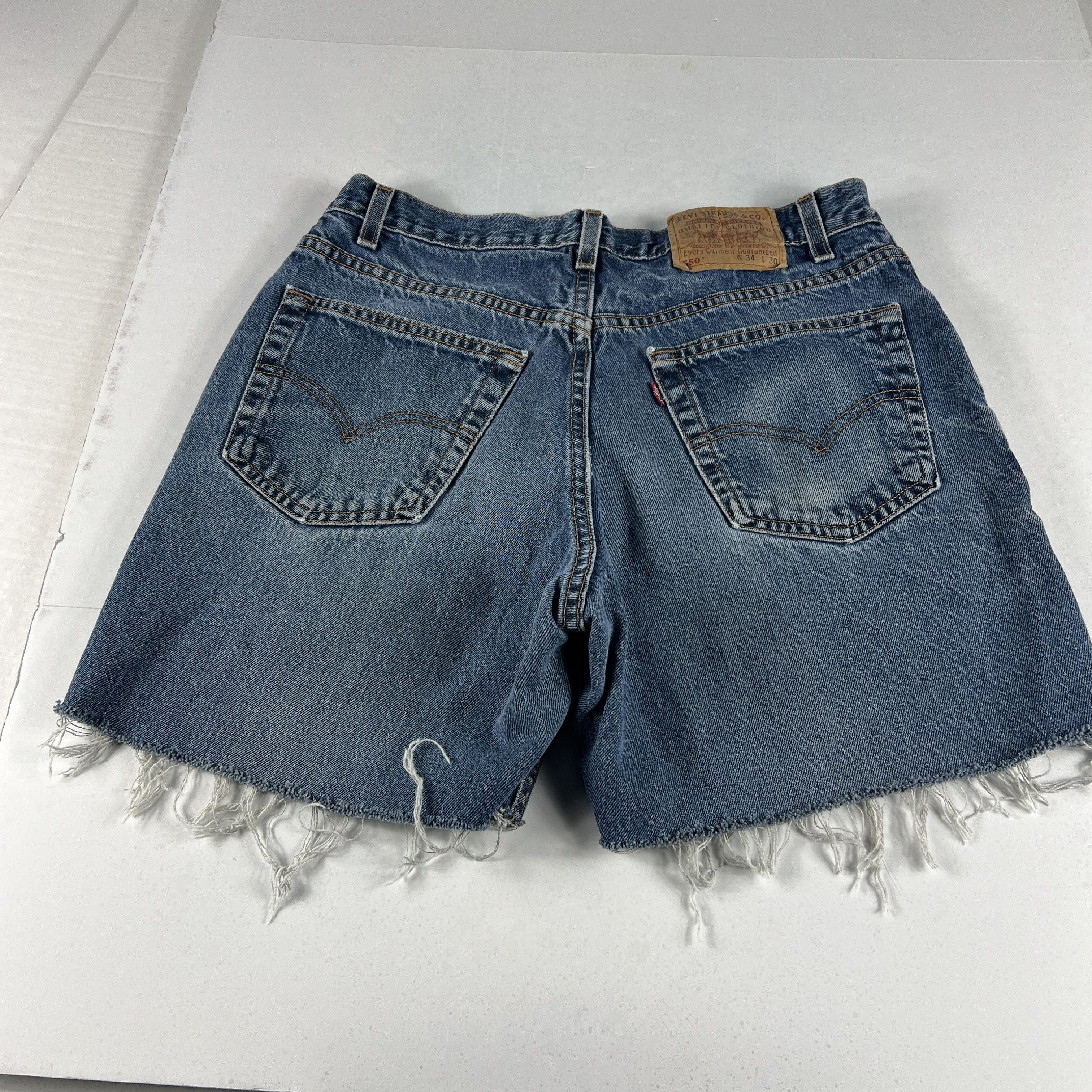 Levi's Y2K Levi's Jean Shorts 550 Faded Cut Off Raw Hem Denim Jorts Size US 33 - 6 Thumbnail