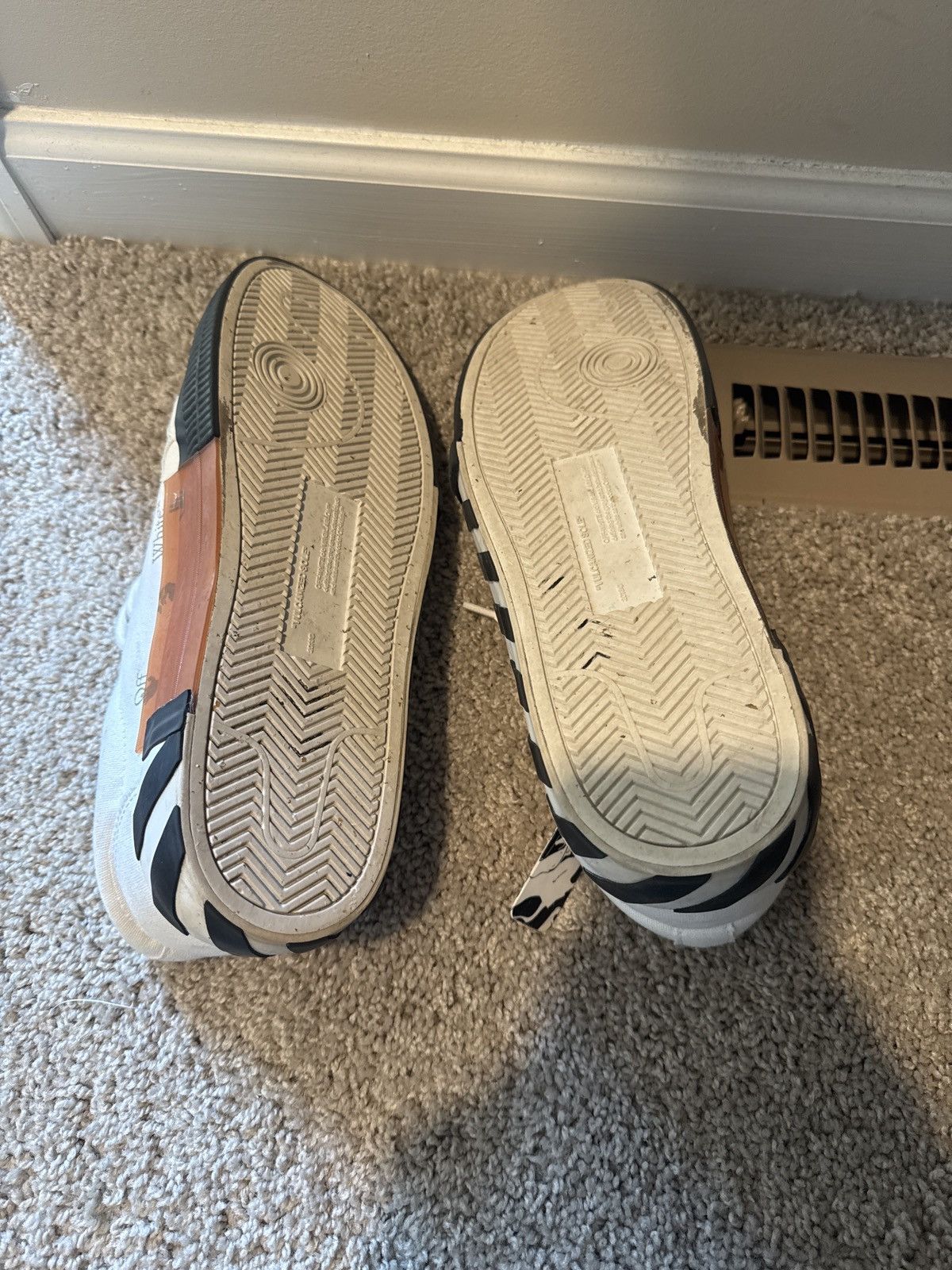 Off-White Off White Vulcanized Low Size US 12 / EU 45 - 1 Thumbnail