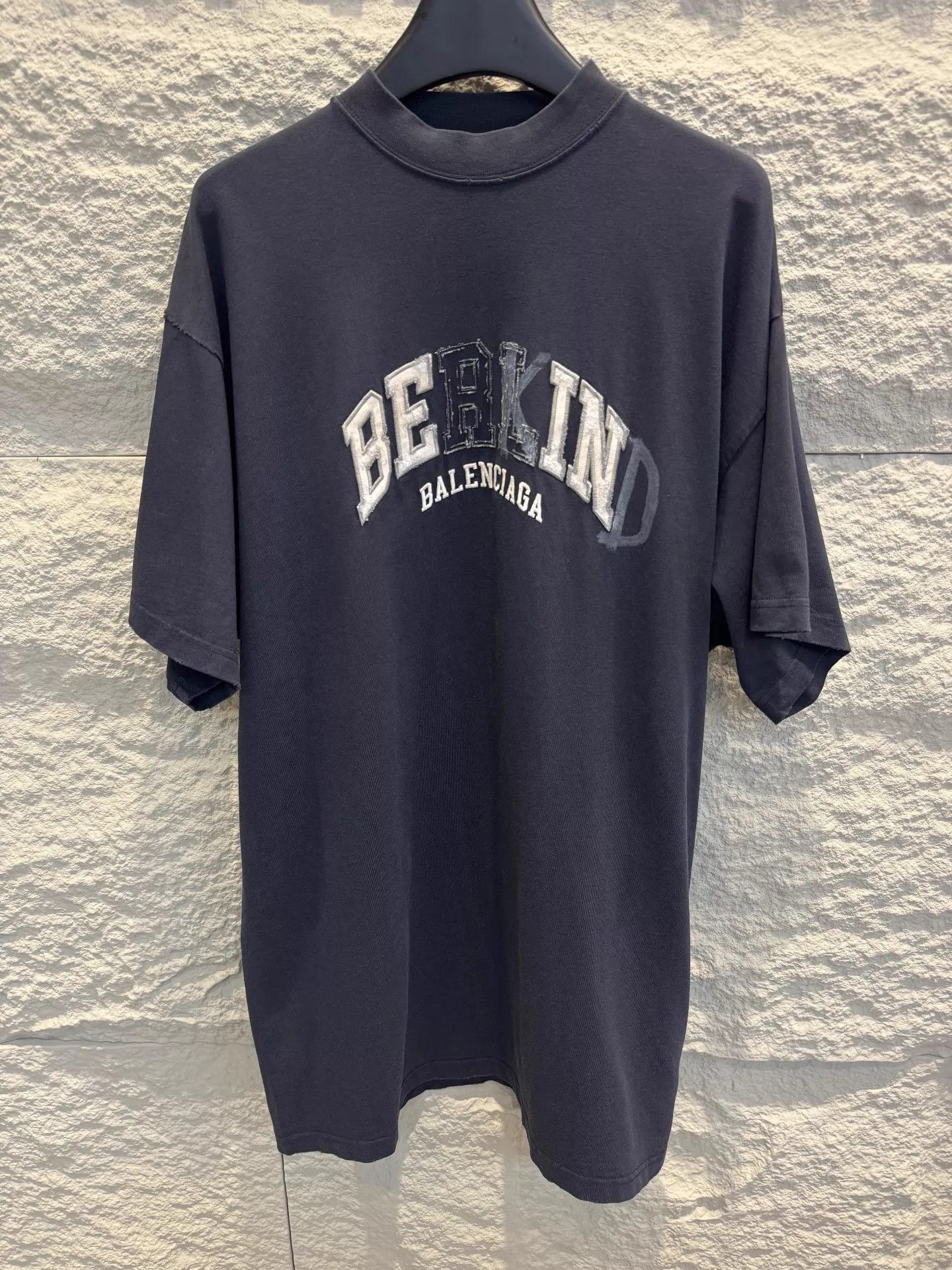 Balenciaga BE KIND Graphic Short Sleeve Shirt Size US S / EU 44-46 / 1 - 1 Thumbnail
