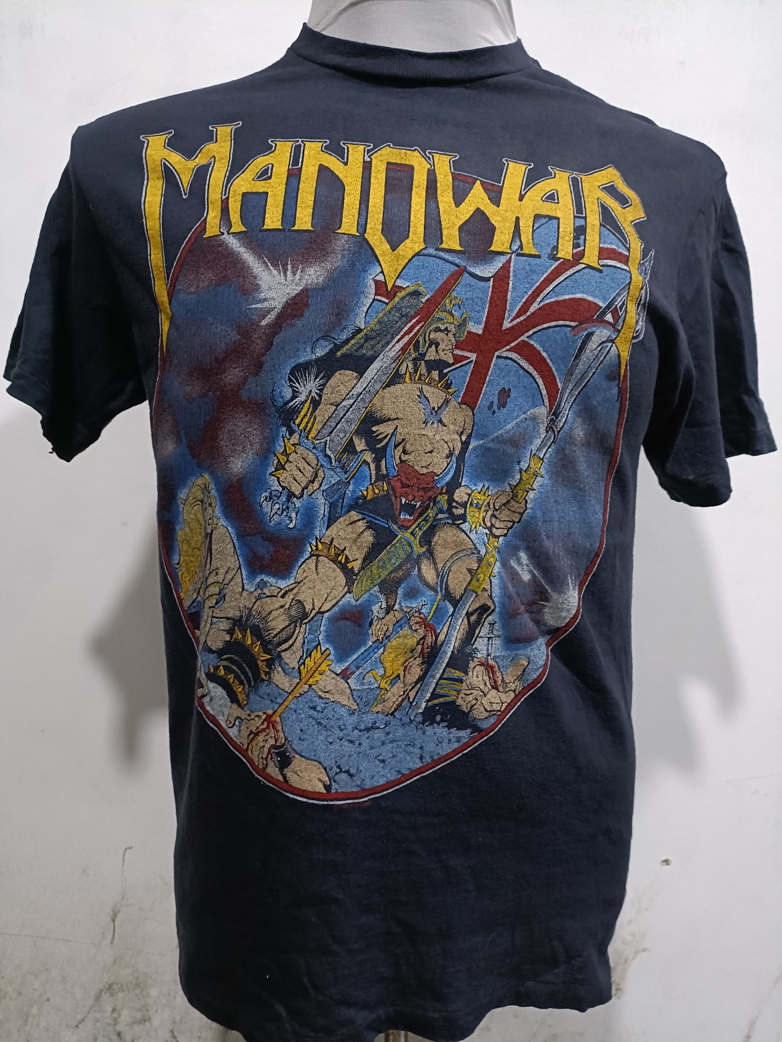 Vintage Vintage Manowar Hail To England 1984Tour T Shirt Size US L / EU 52-54 / 3 - 1 Thumbnail