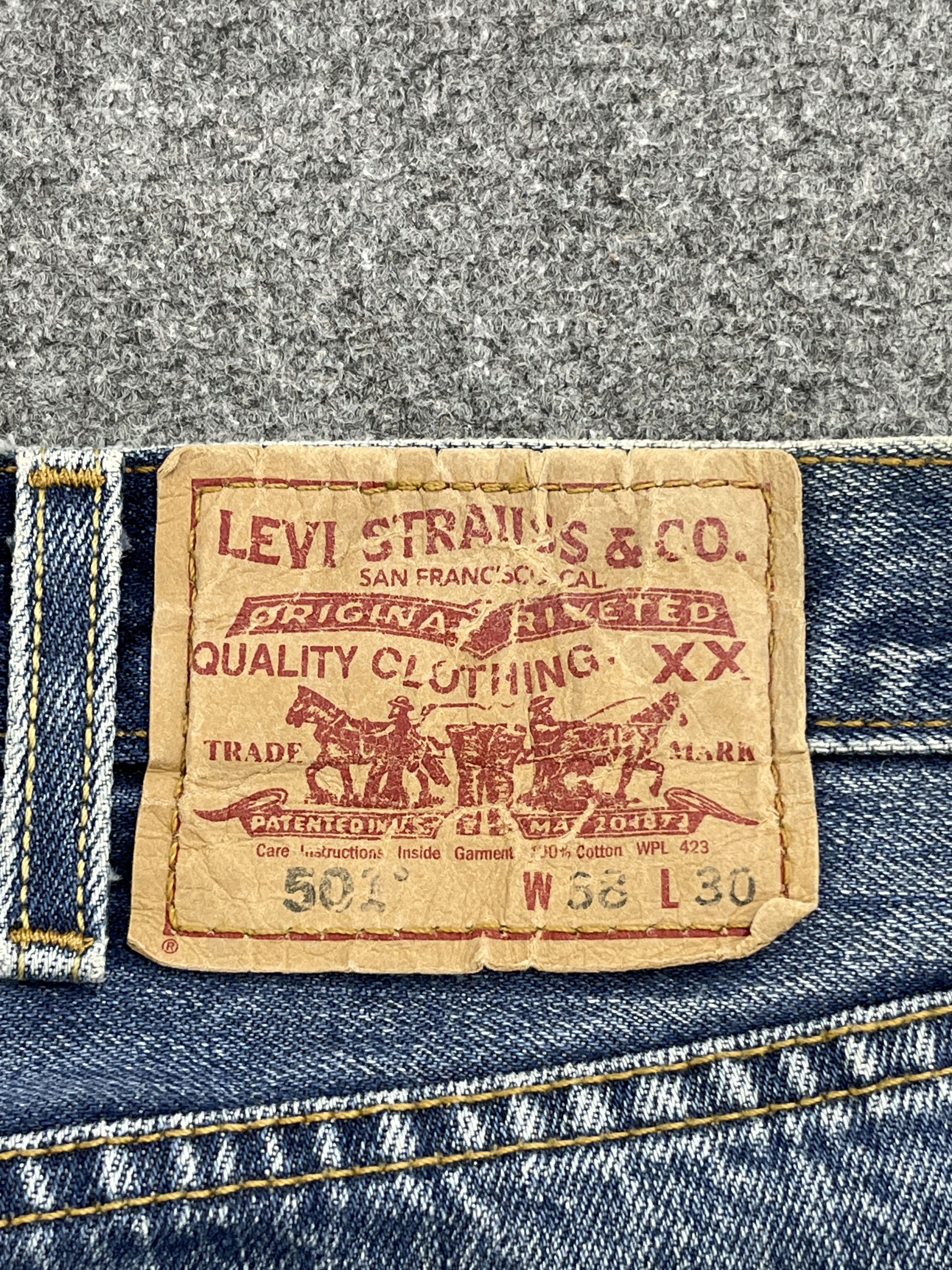 Levi's × Vintage Distressed Vintage 90s Levis 501 Faded Blue Denim Jeans Size US 37 - 5 Thumbnail