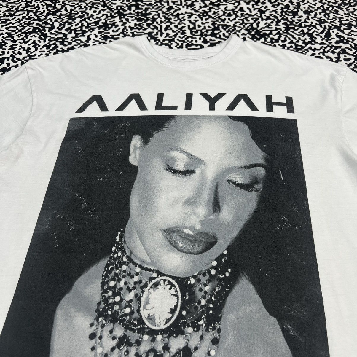 Rap Tees Vintage Y2K AALIYAH Band Rap Style Face Girl Print T-shirt Size US M / EU 48-50 / 2 - 5 Thumbnail