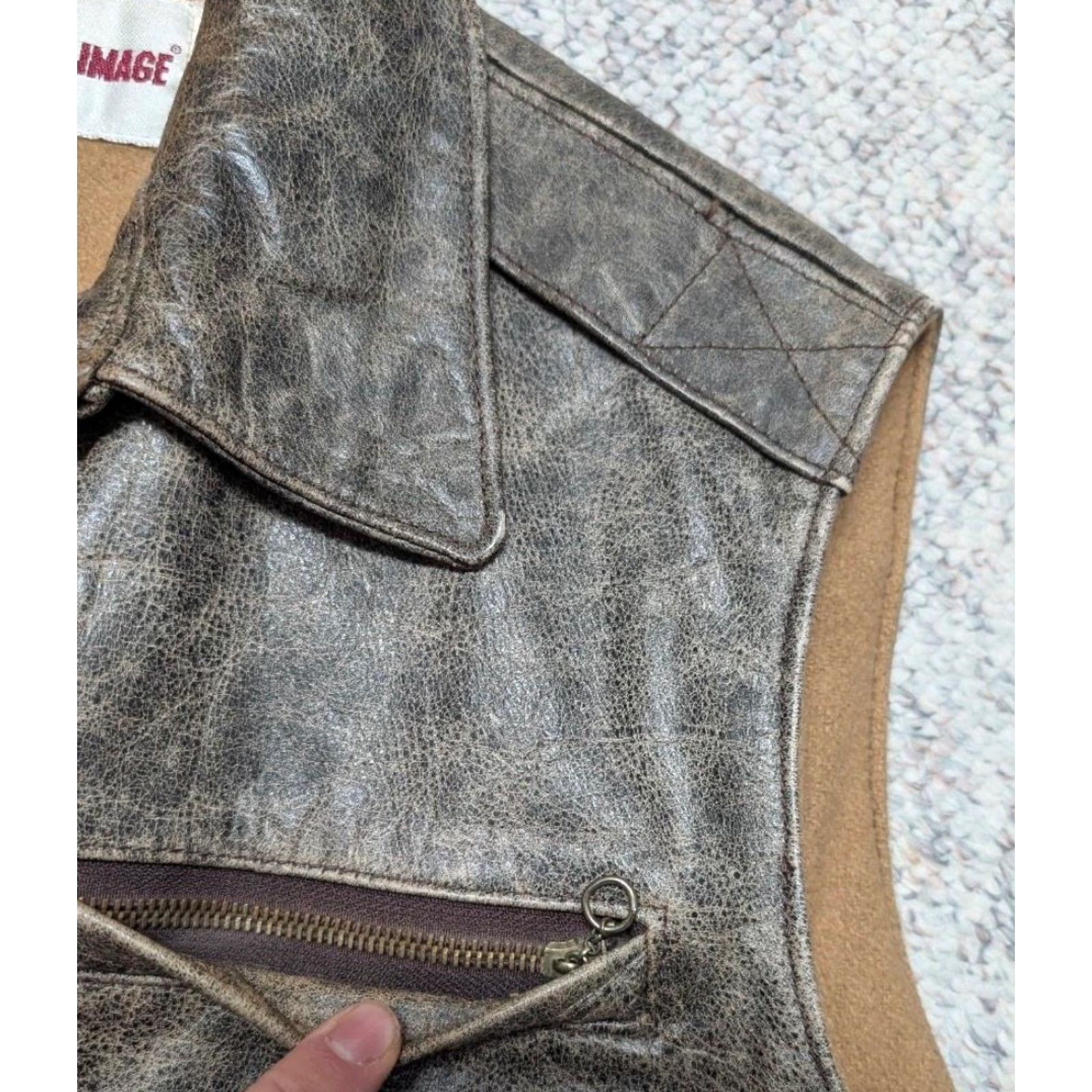 Vintage VINTAGE USA made BOMBER vest Leather L brown 44 Mens Harley Motorcycle broke-in patina zip front Size US L / EU 52-54 / 3 - 5 Thumbnail