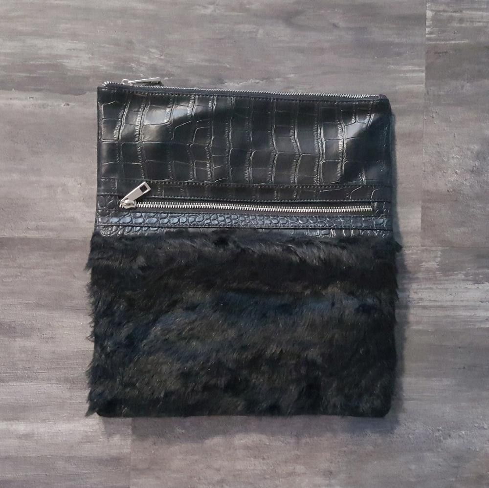 Designer Black Faux Fur Detailed Clutch Size ONE SIZE - 3 Thumbnail