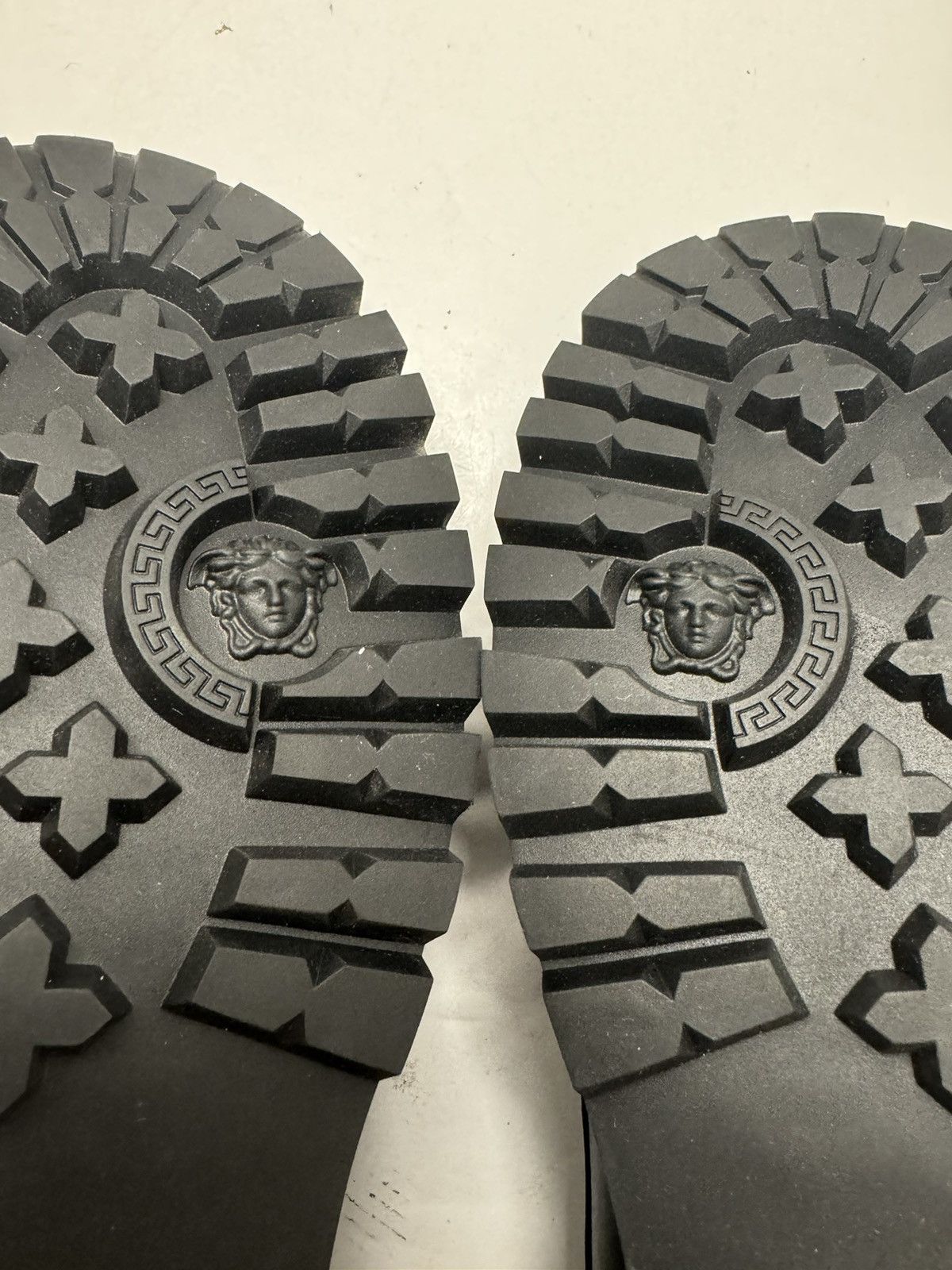 Versace Versace Medusa Logo Men's Lace Up Shoes Size US 9 / EU 42 - 9 Thumbnail