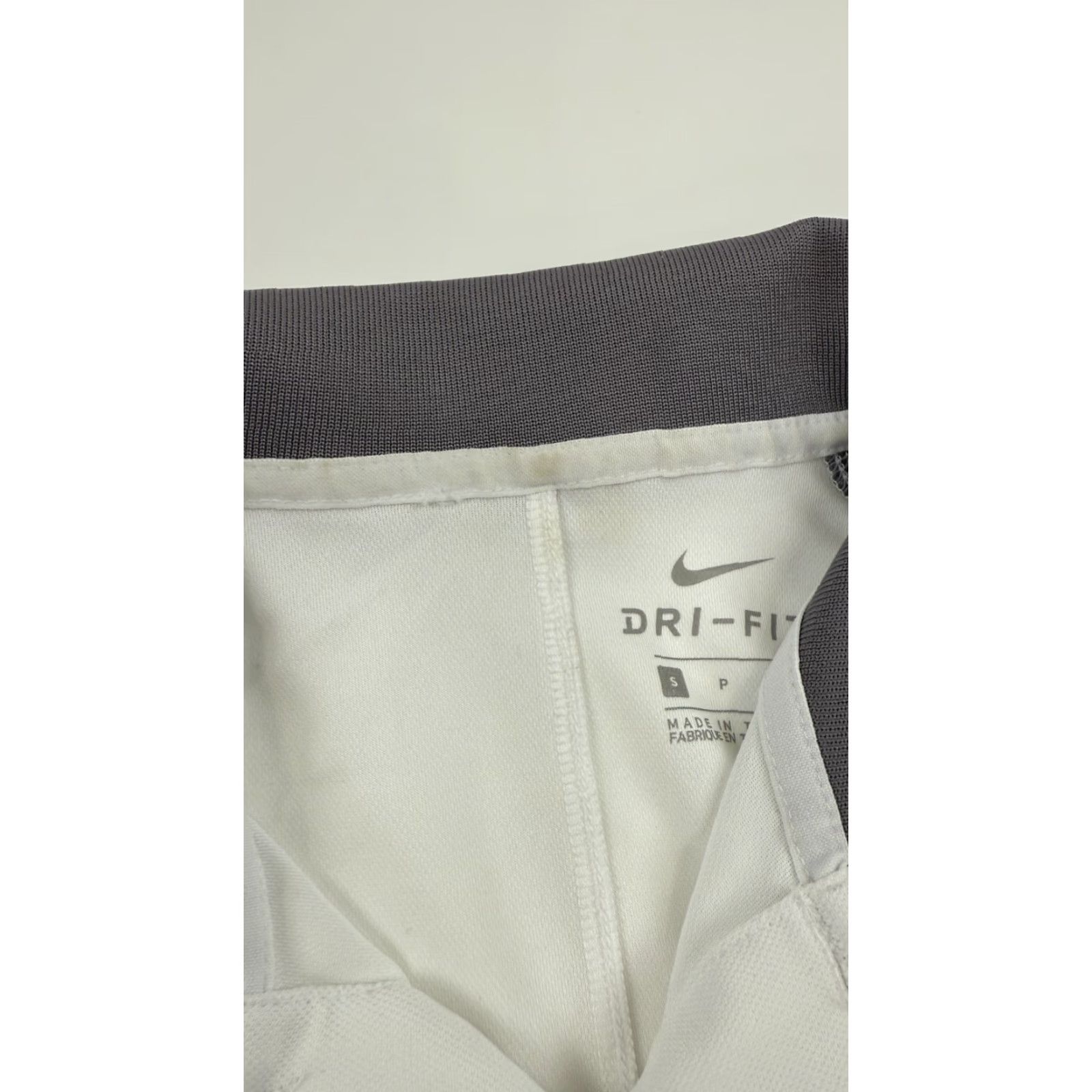 Nike Nike Polo Shirt Mens Small White Gray Golf AO9706-100 Dri-Fit Collared Short Sleeve Breathable Regular Fit Solid Sports 90s? Size US S / EU 44-46 / 1 - 3 Thumbnail