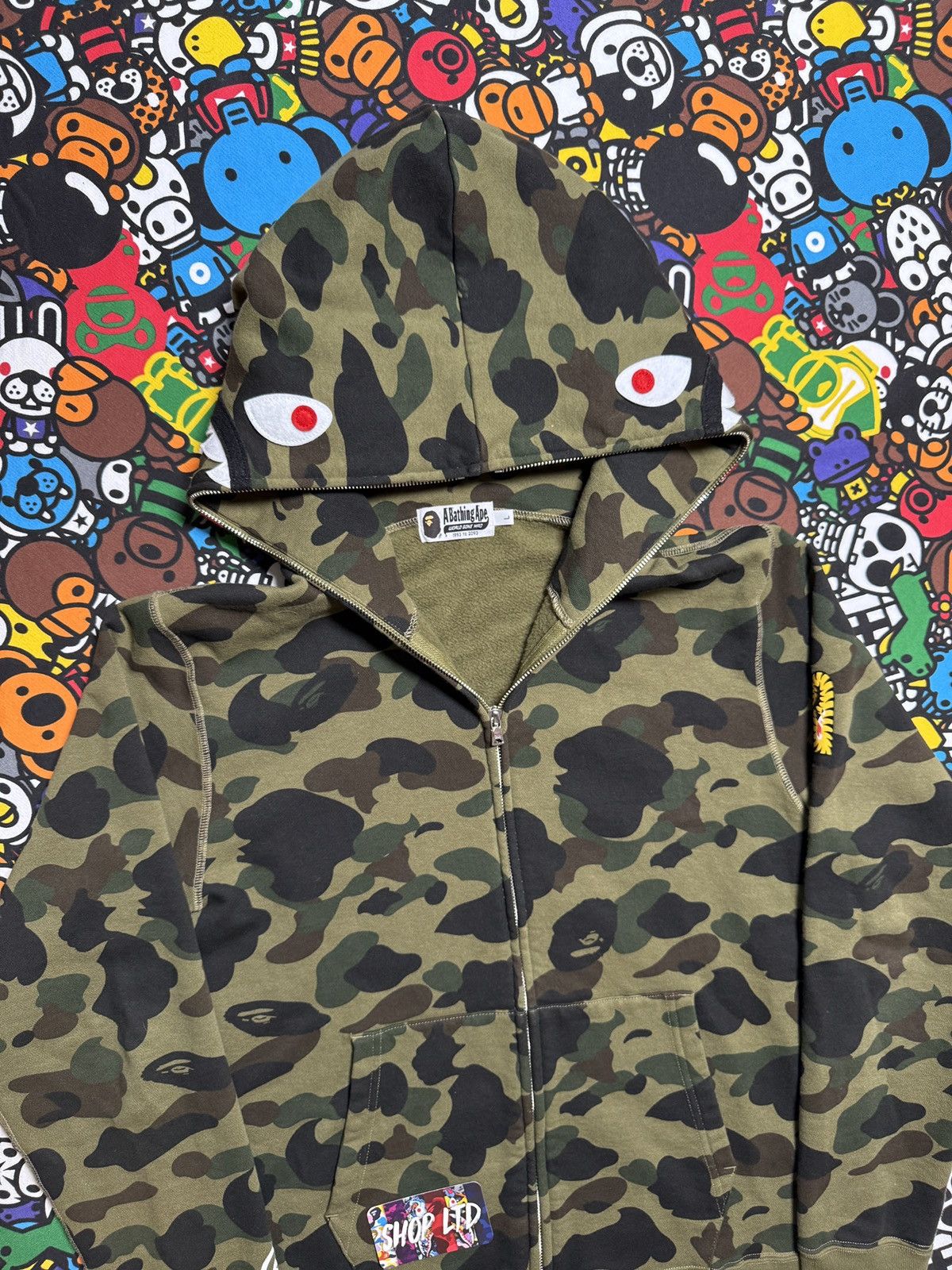 Bape A Bathing Ape Green Camo Shark Hoodie Size US L / EU 52-54 / 3 - 3 Thumbnail