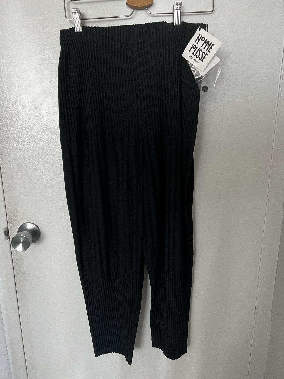 Homme Plisse Issey Miyake Homme Plissé Issey Miyake tapper leg pleated pants Size US 34 / EU 50 - 5 Thumbnail