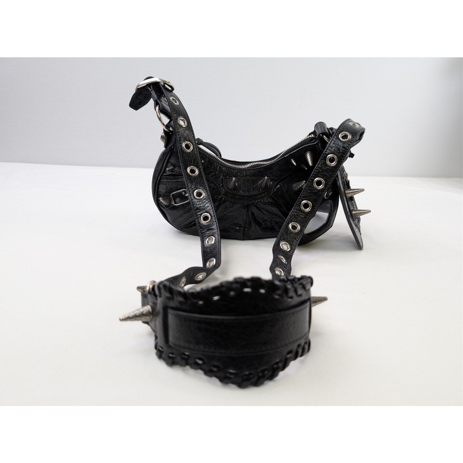 Balenciaga o1rshd1 Size:OS/ LE Cagole Shoulder B Arena Lamb W/Spike Bag Size ONE SIZE - 16 Thumbnail