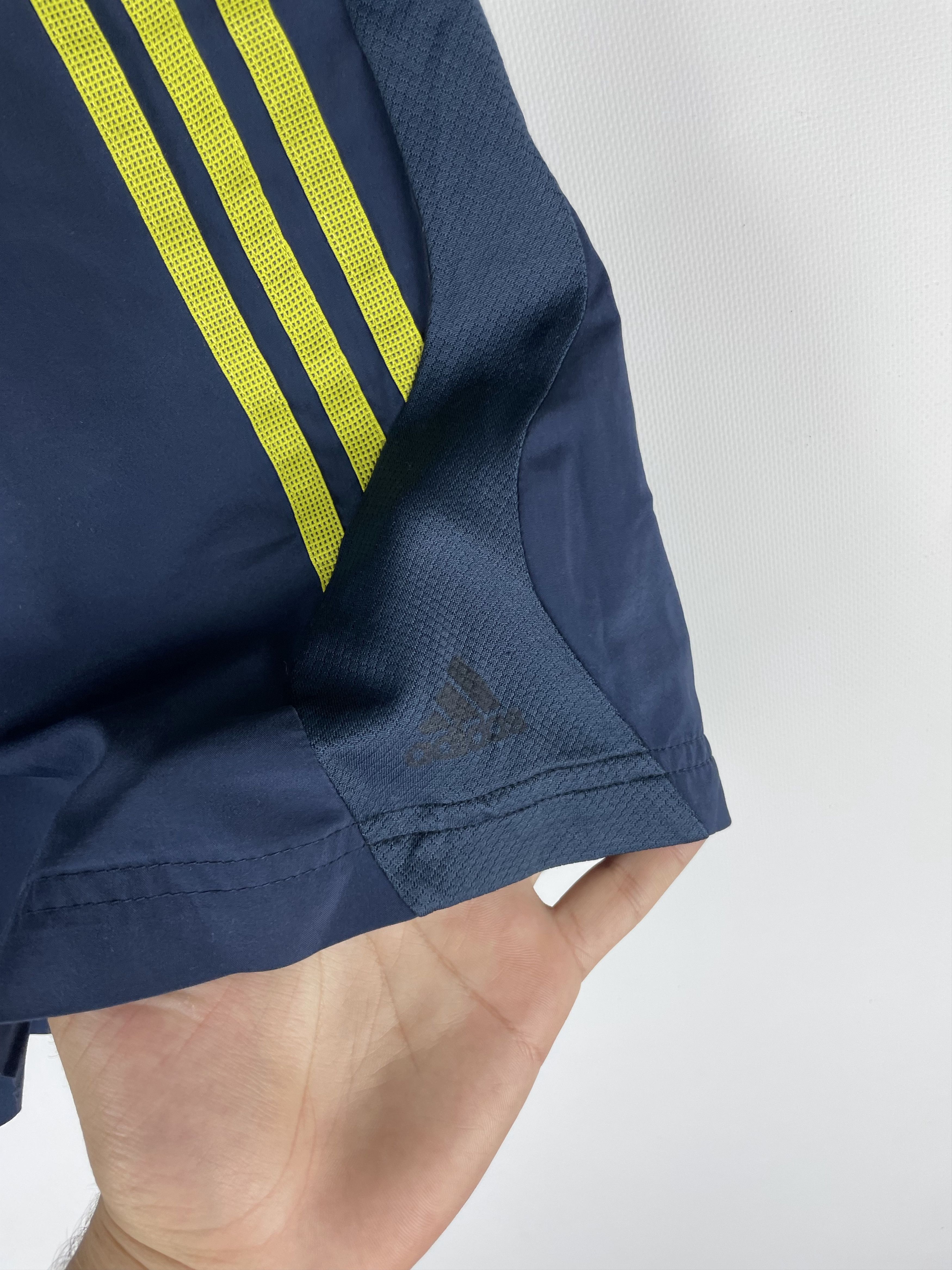 Adidas Vintage Adidas Shorts Y2k Size US 34 / EU 50 - 3 Thumbnail