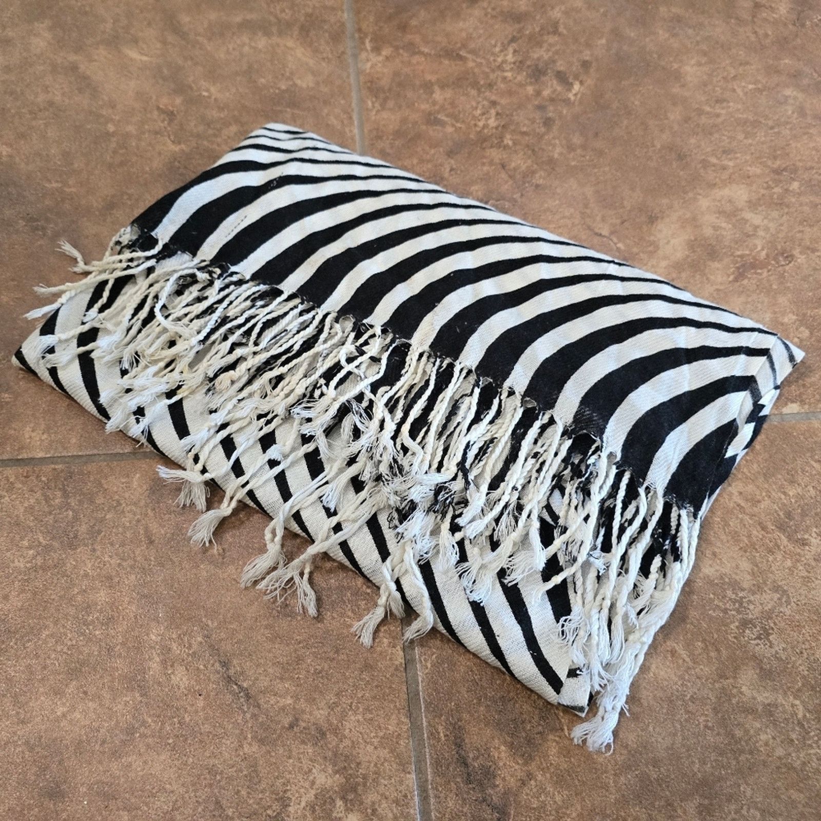 Other White Black Detailed Illusion Scarf Size ONE SIZE - 4 Thumbnail