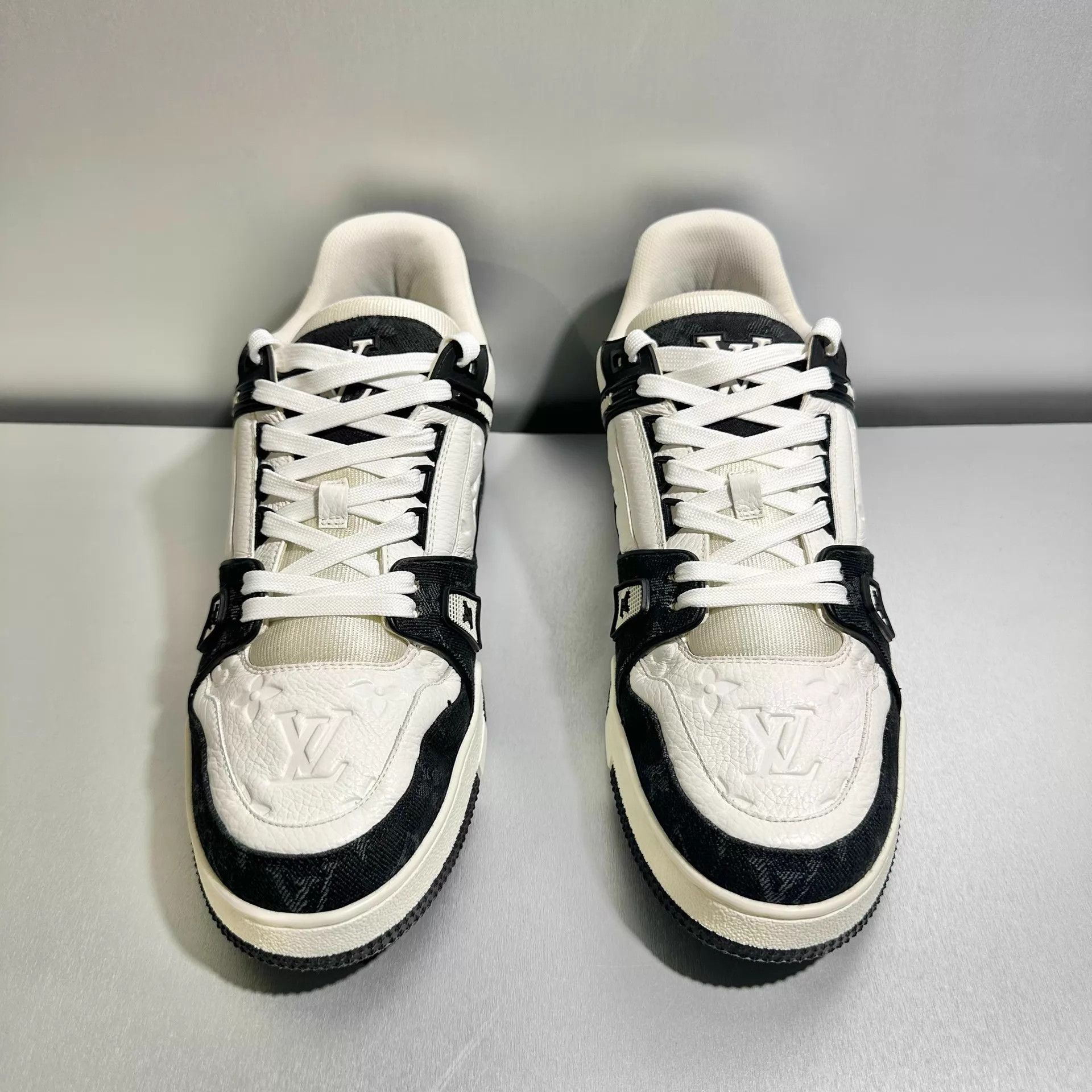 Louis Vuitton LV Trainer Black & White Denim 9/43 Worn once Size US 10 / EU 43 - 2 Thumbnail