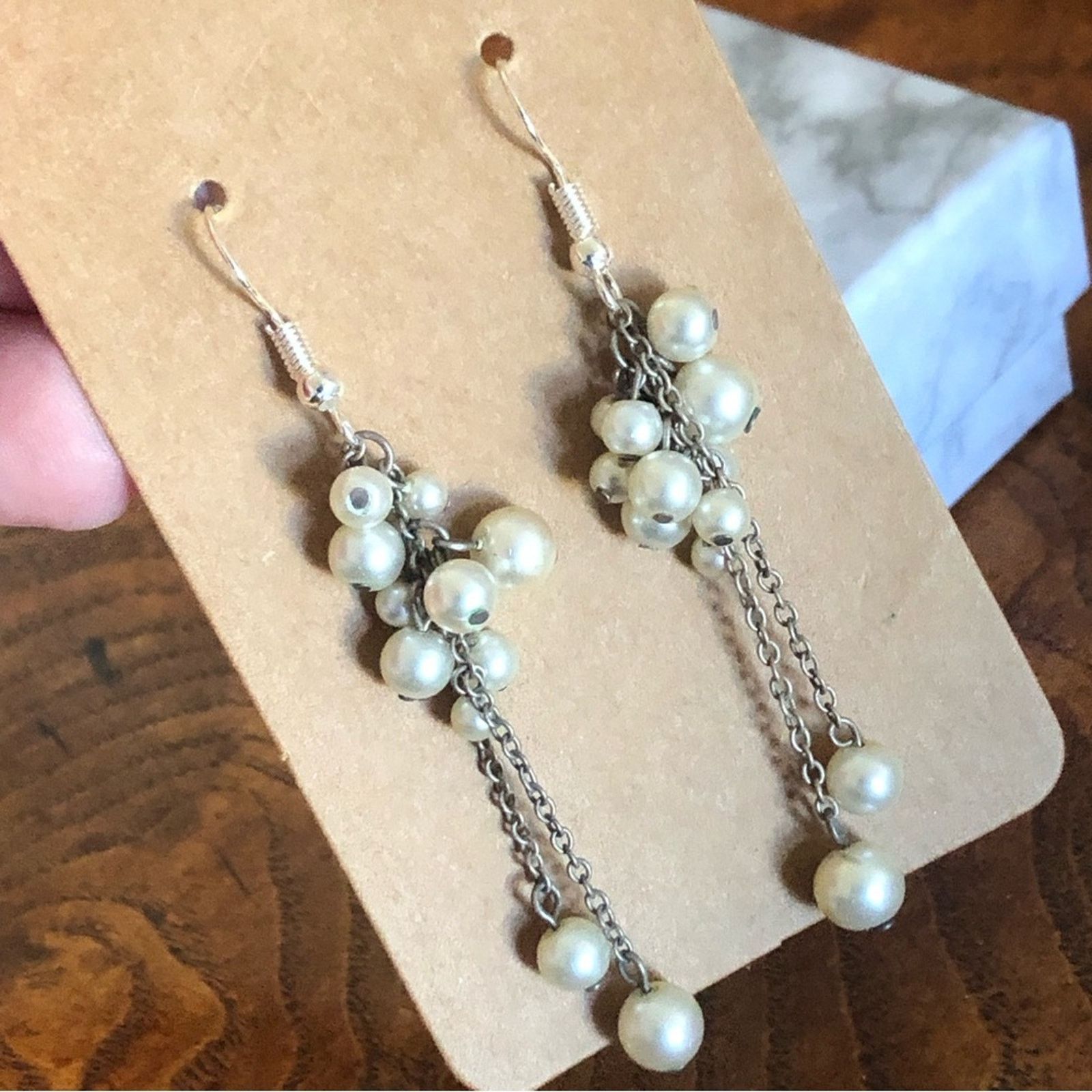 Vintage Vintage chained white pearl cluster dangle earrings Size ONE SIZE - 1 Thumbnail