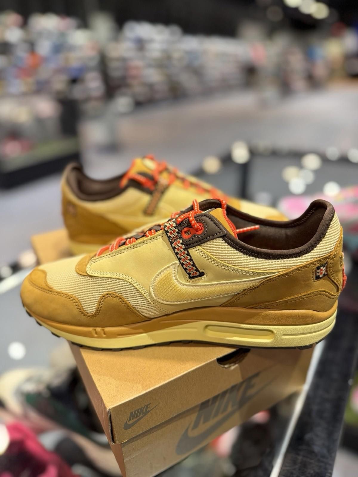 Nike Nike Air Max 1 Cactus Jack Travis Scott Wheat Size 10.5 DS Size US 10.5 / EU 43-44 - 8 Thumbnail