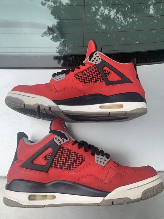 retro jordan 4 toro bravo