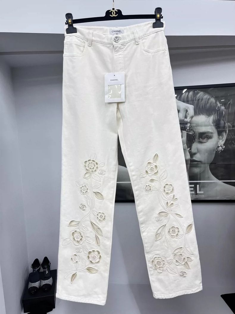 Chanel Chanel 24P White Cutout Jeans - dmc Size US 38 / EU 54 - 1 Thumbnail