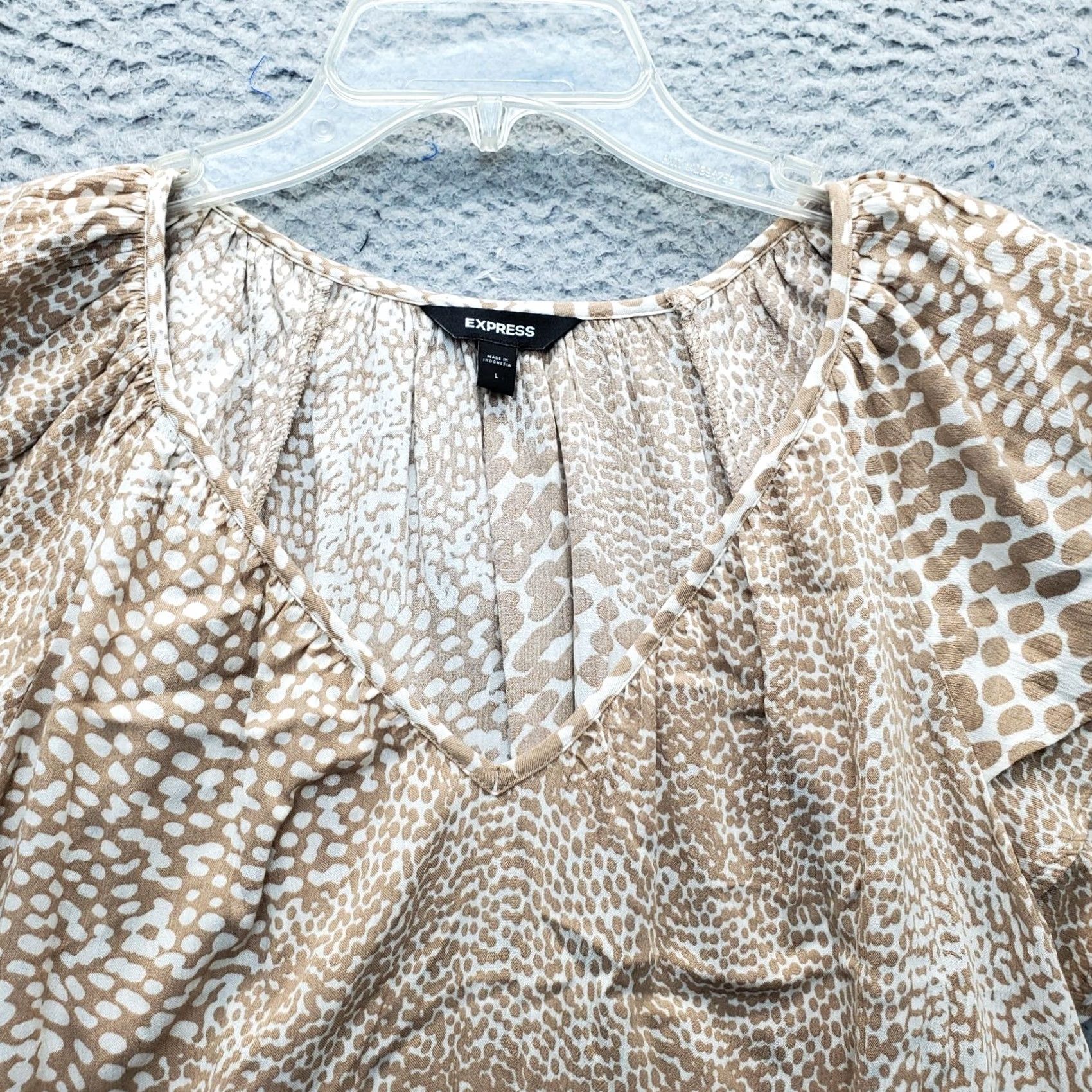 Express Express Blouse Women Size L Multi Animal Print Flutter Sleeve V-Neck Smocked Hem Size L / US 10 / IT 46 - 6 Thumbnail