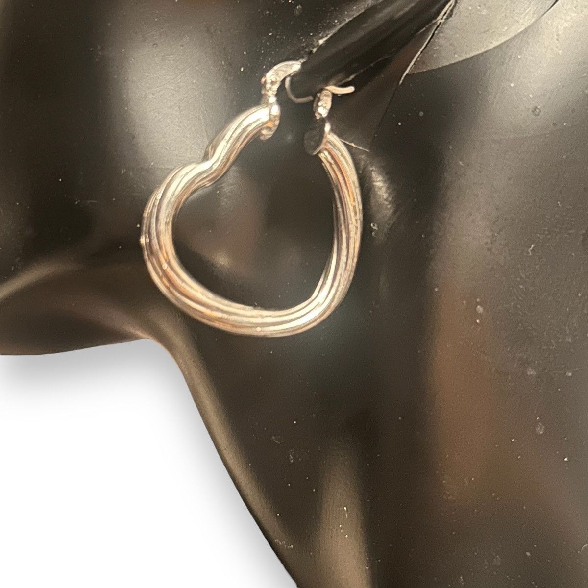 Other Silver tone heart hoop earrings Size ONE SIZE - 2 Thumbnail