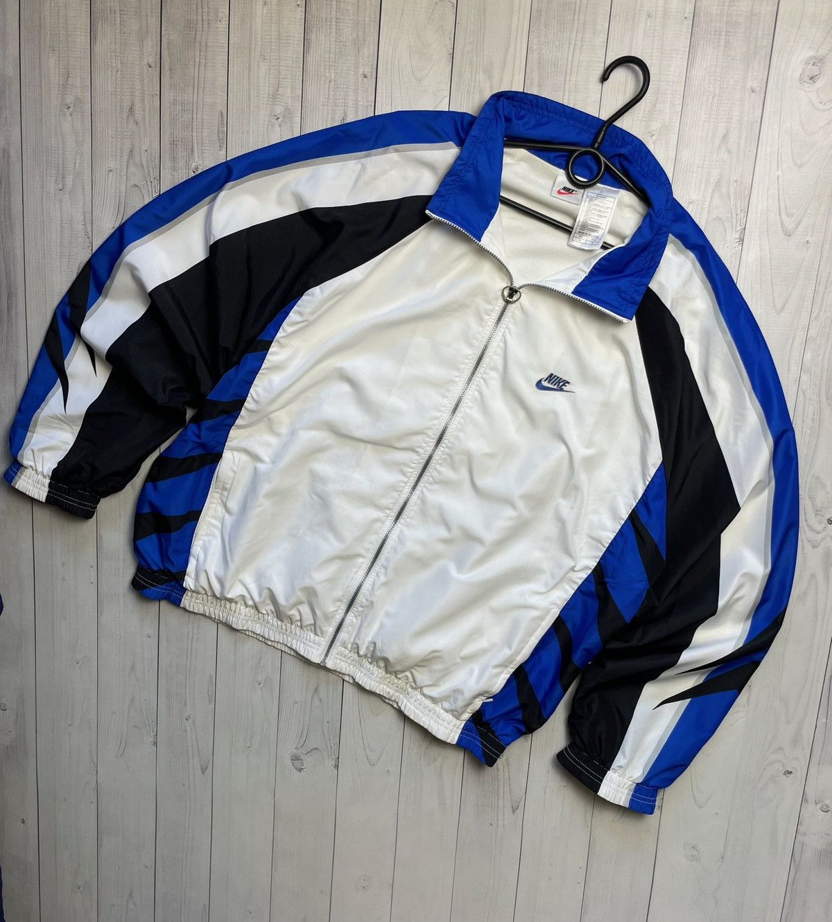 Vintage Vintage Nike International track jacket size XL rare logo Size US XL / EU 56 / 4 - 1 Thumbnail