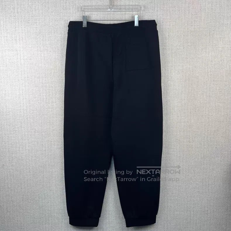 Louis Vuitton Louis Vuitton size 4l Solid logo embroidered beaded zip kni Size US 30 / EU 46 - 3 Thumbnail