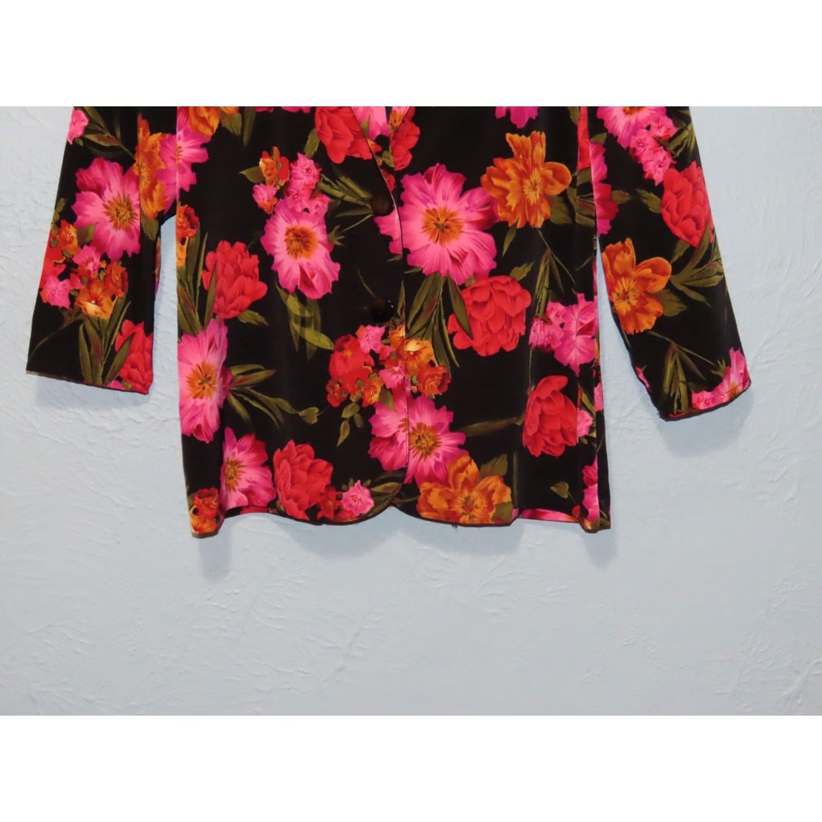 Vintage Maggie Sweet Floral Cluster Black Lightweight Blazer Women Petite Small PS Button Front Collared Pockets Casual Travel Party/Cocktail Juniors? Size S / US 4 / IT 40 - 2 Thumbnail