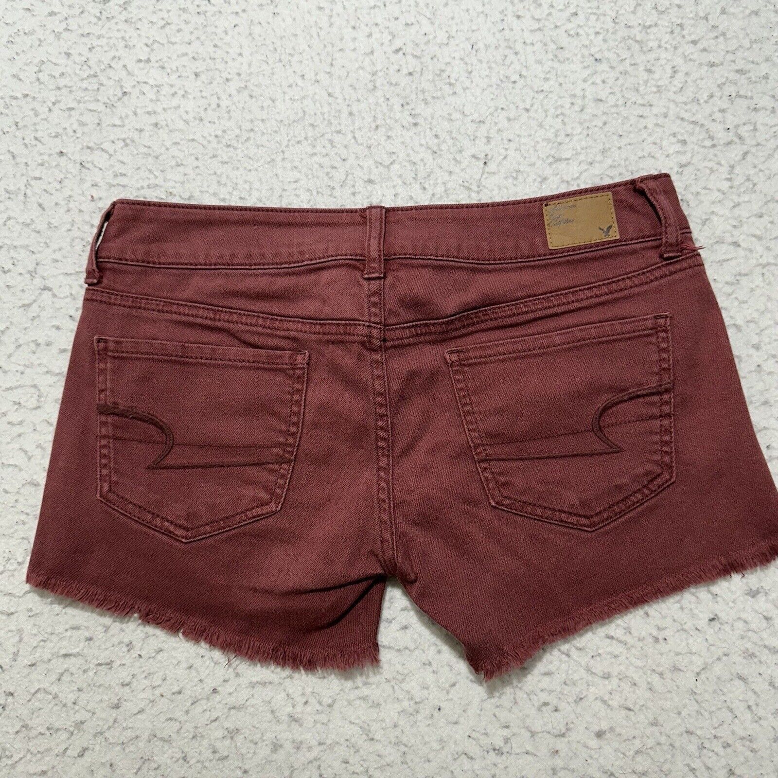 American Eagle Outfitters American Eagle 2 Burgundy Dark Red Denim Shorts 4" Inseam Size 26" / US 2 / IT 38 - 6 Thumbnail