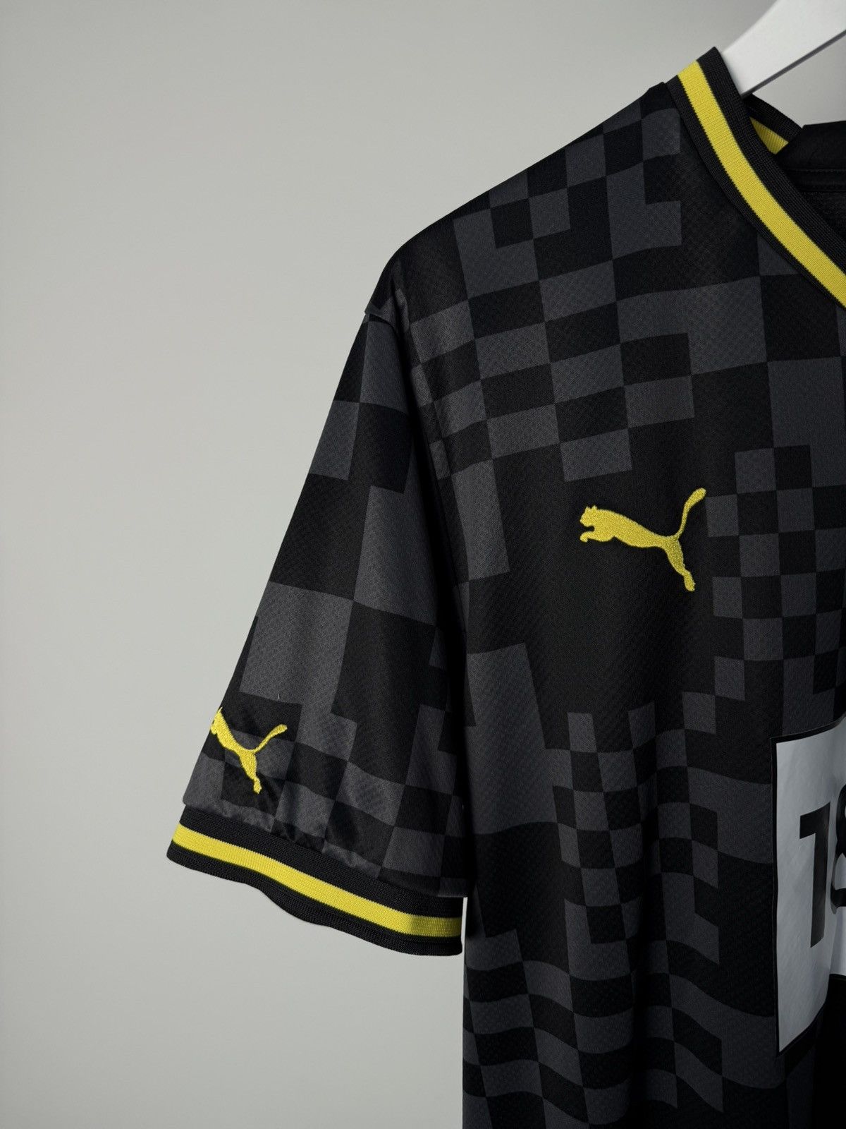 Puma Borussia Dortmund Puma 22-23 Soccer Jersey Size US XL / EU 56 / 4 - 5 Thumbnail