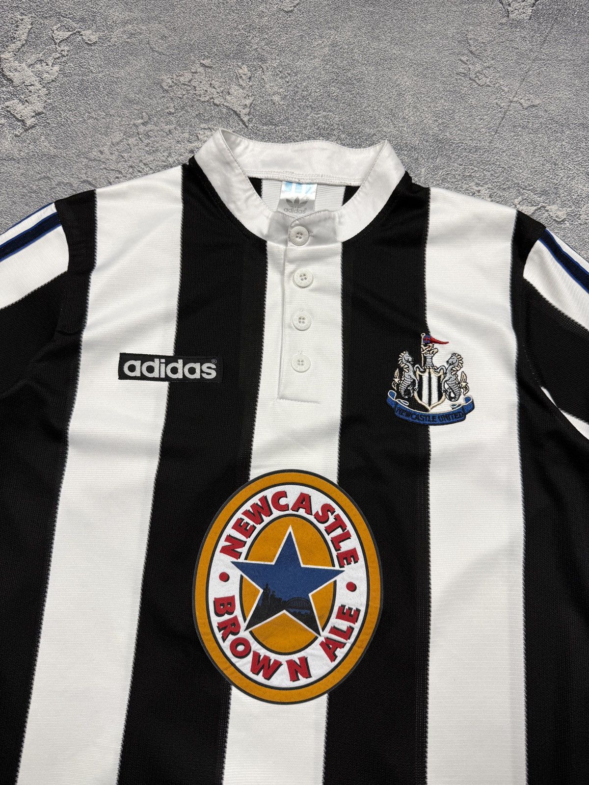 Adidas 1995/1997 Adidas Newcastle United Vintage Soccer Jersey Size US S / EU 44-46 / 1 - 3 Thumbnail