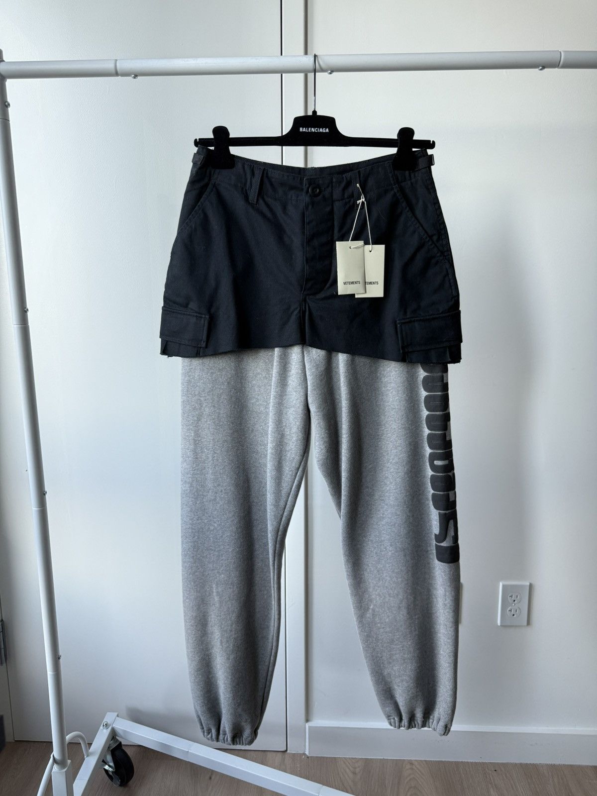 Vetements (RUNWAY) Vetements 19SS Hybrid cargo sweatpants in gray Size US 32 / EU 48 - 1 Thumbnail