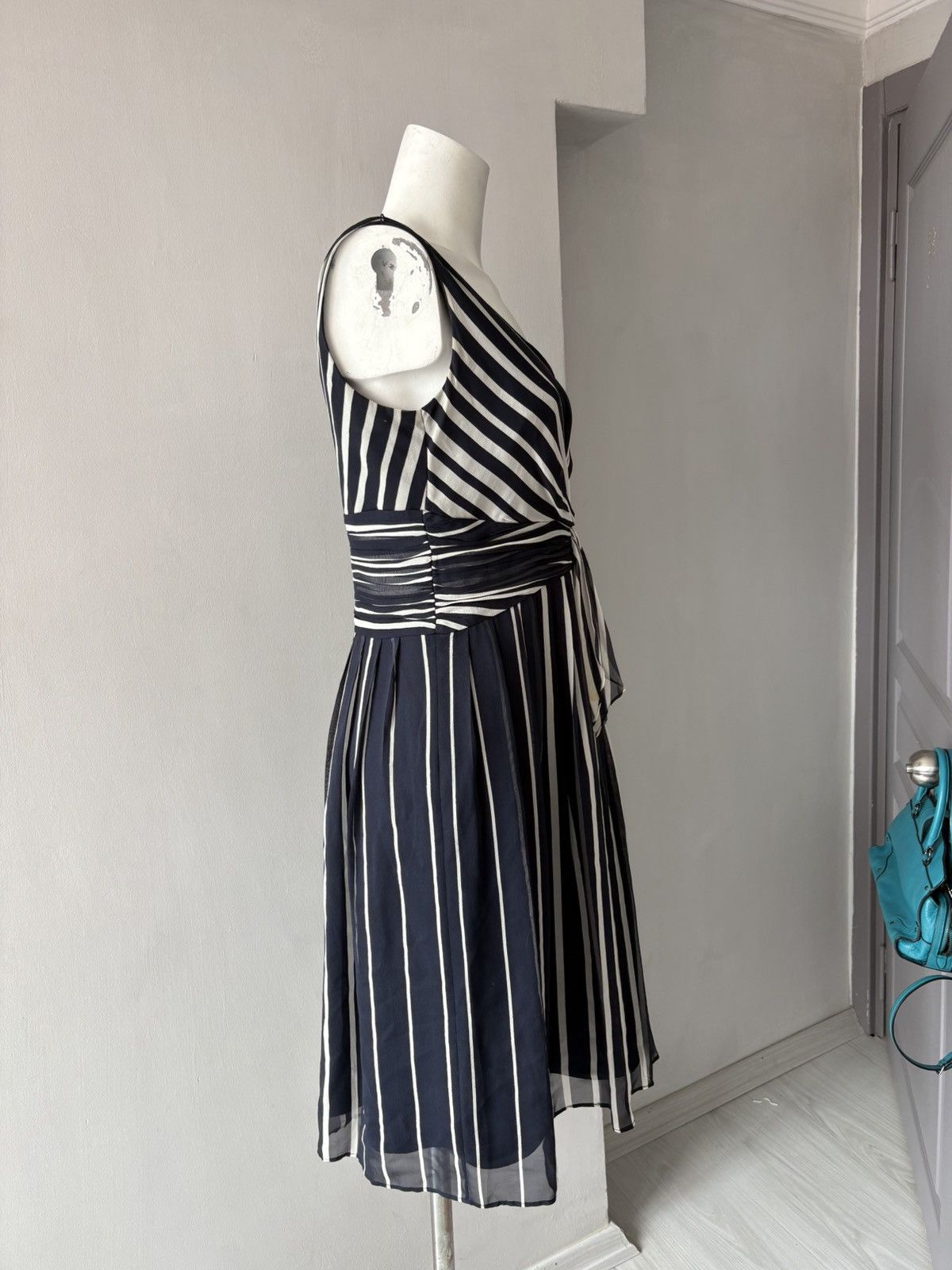 Ann Taylor Ann taylor silk dress Size L / US 10 / IT 46 - 10 Thumbnail