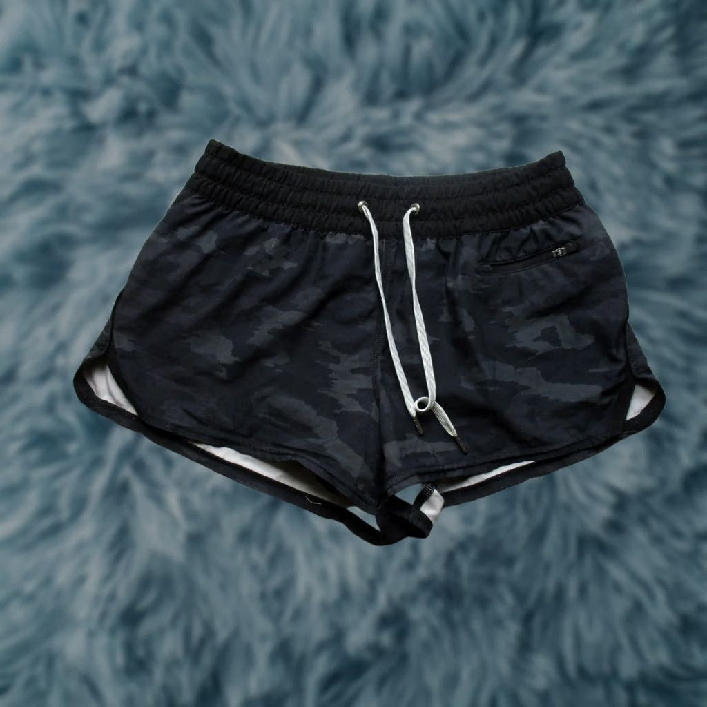 Vuori Vuori Shorts Womens S Camouflage Drawstring Lined Pockets Running Gym Athletic 3 in Inseam Summer Womens Size 28" / US 6 / IT 42 - 1 Thumbnail