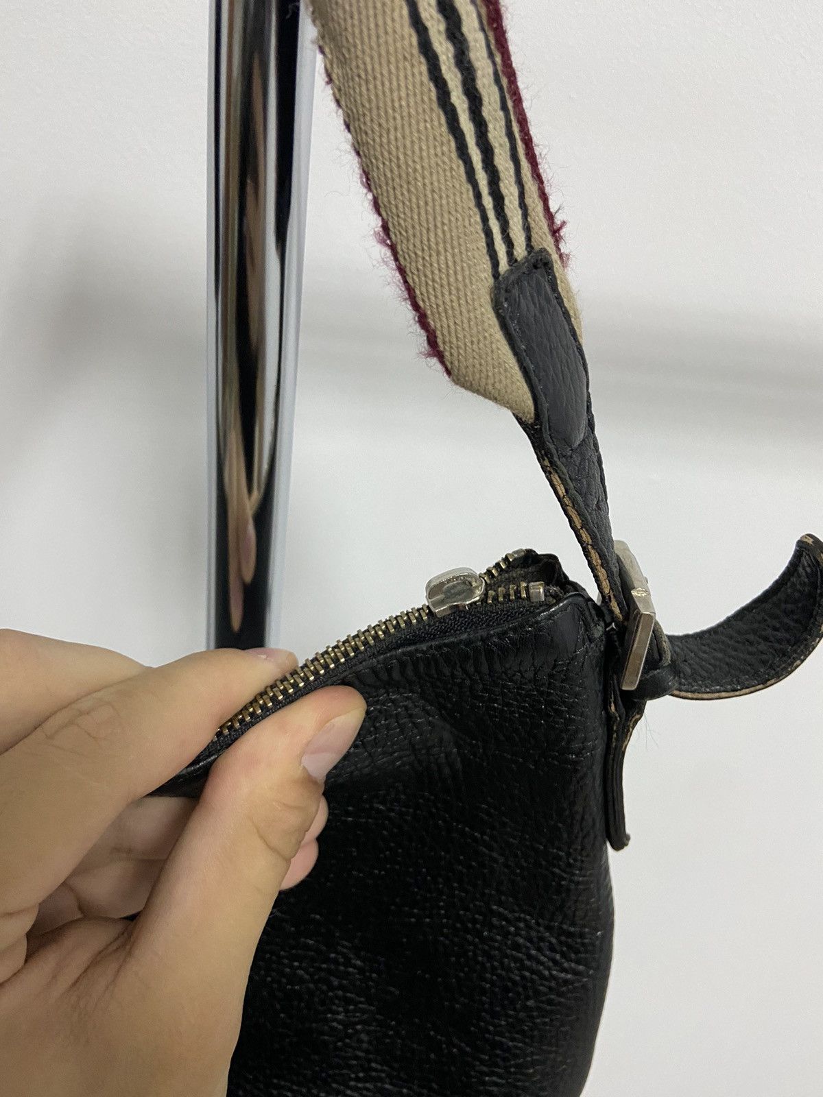 Burberry × Vintage Burberry Small Logo Vintage Leather Bag Luxury Size ONE SIZE - 8 Thumbnail