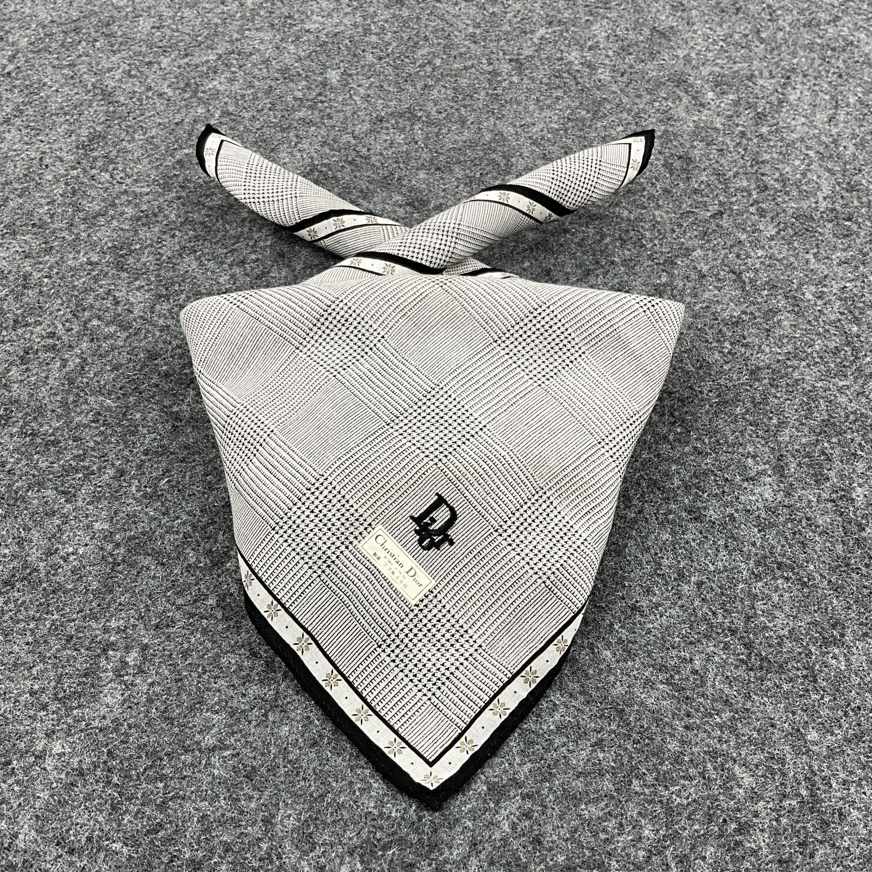 Christian Dior Monsieur × Vintage Vintage Dior Handkerchief / Bandana / Neckerchief B034 Size ONE SIZE - 1 Thumbnail